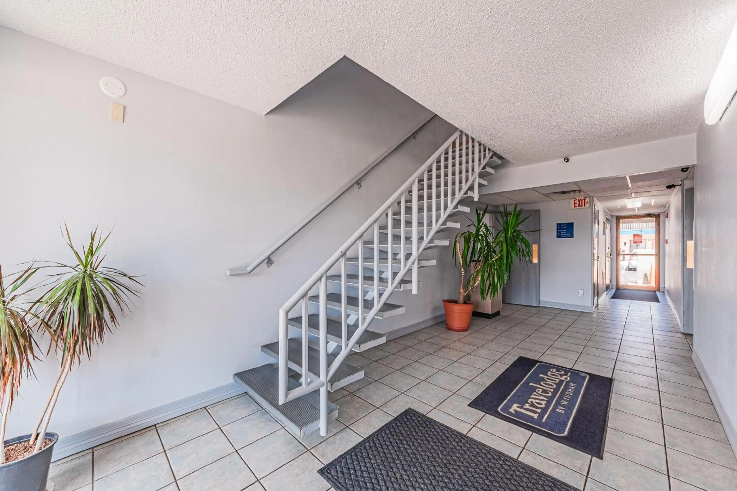 Lobby or reception in Travelodge by Wyndham Colorado Springs Airport - Peterson SFB