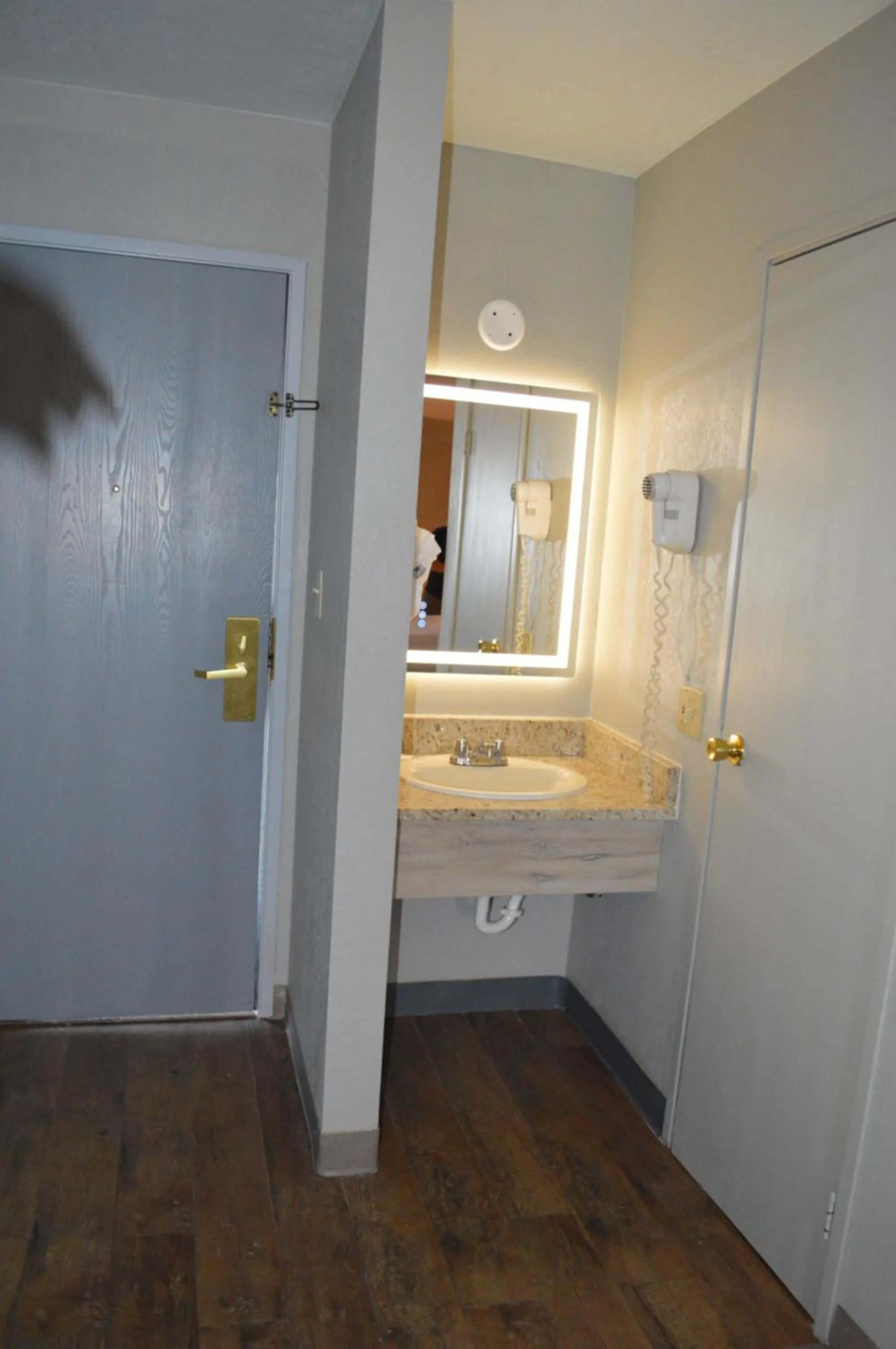 Travelodge by Wyndham Colorado Springs Airport - Peterson SFB