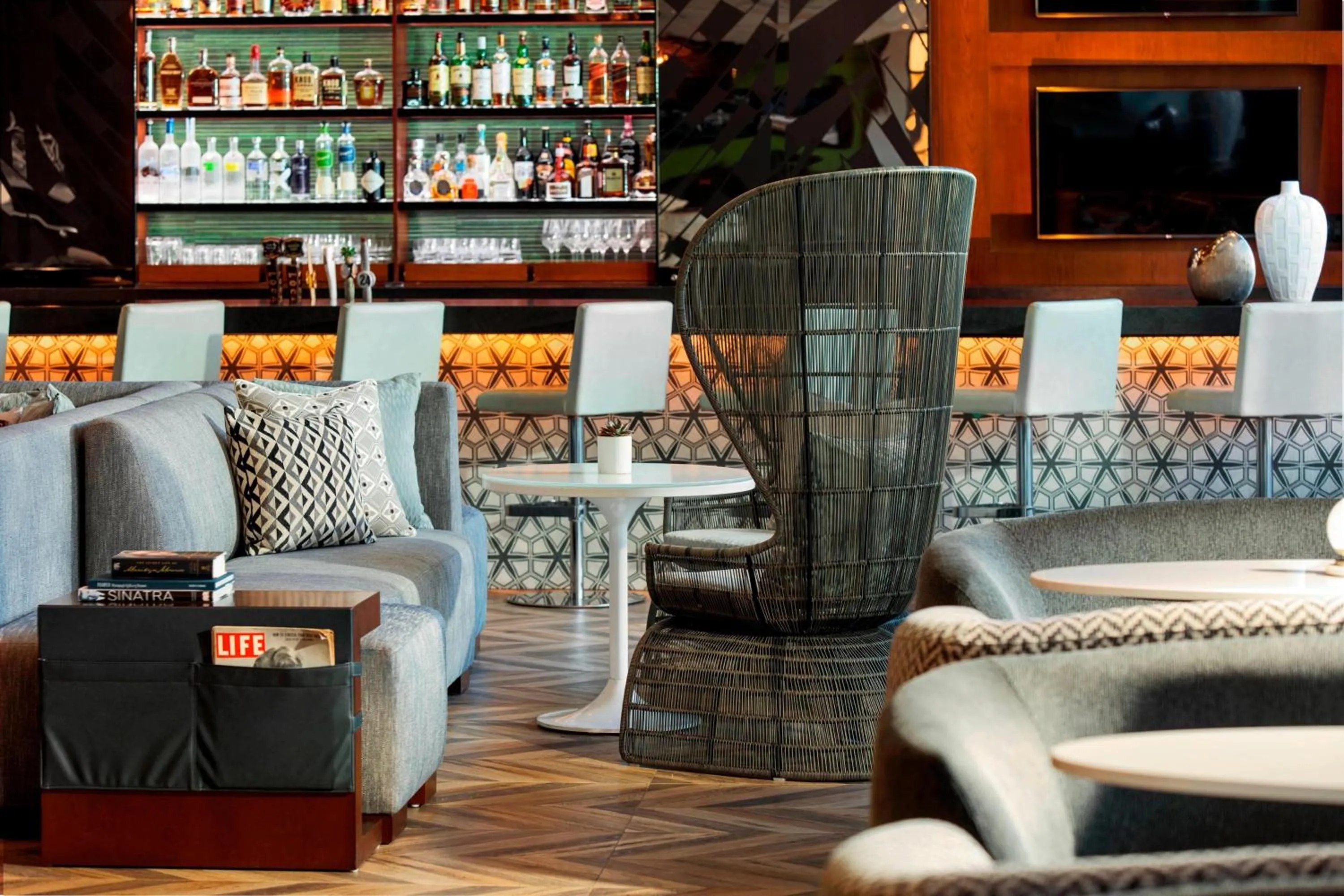 Lounge or bar in Renaissance Palm Springs Hotel