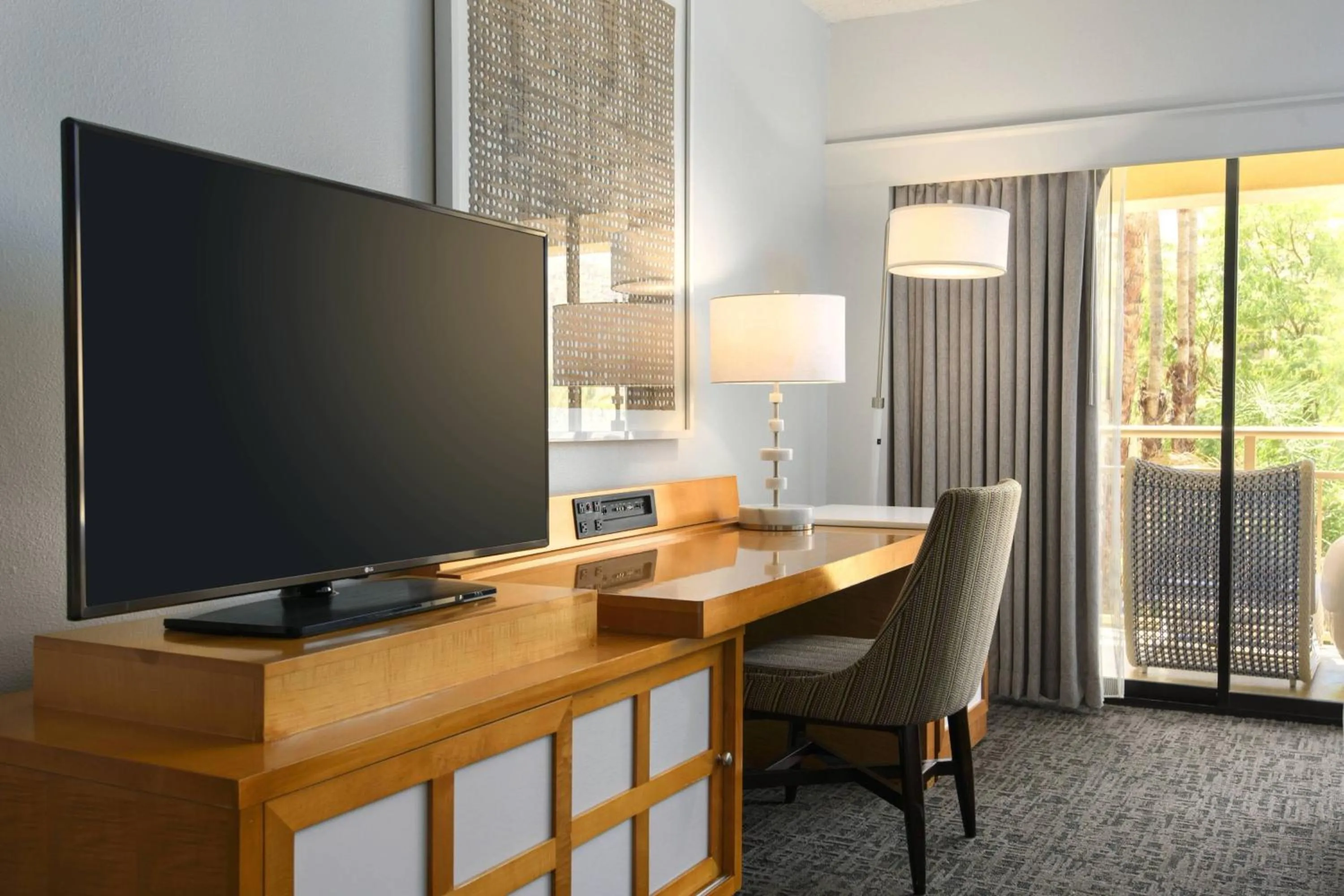 Swimming pool in Renaissance Palm Springs Hotel