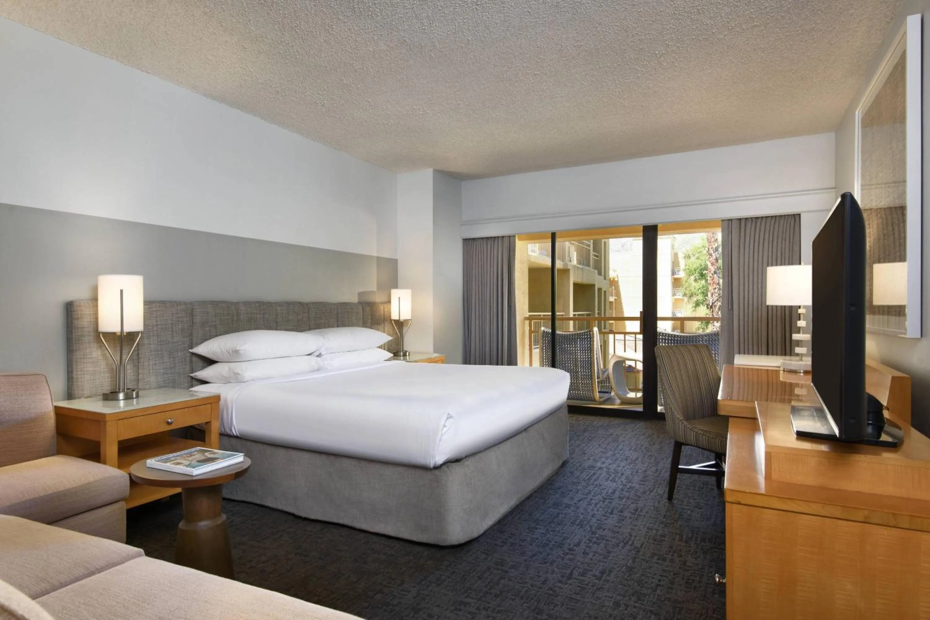 Swimming pool, Bed in Renaissance Palm Springs Hotel