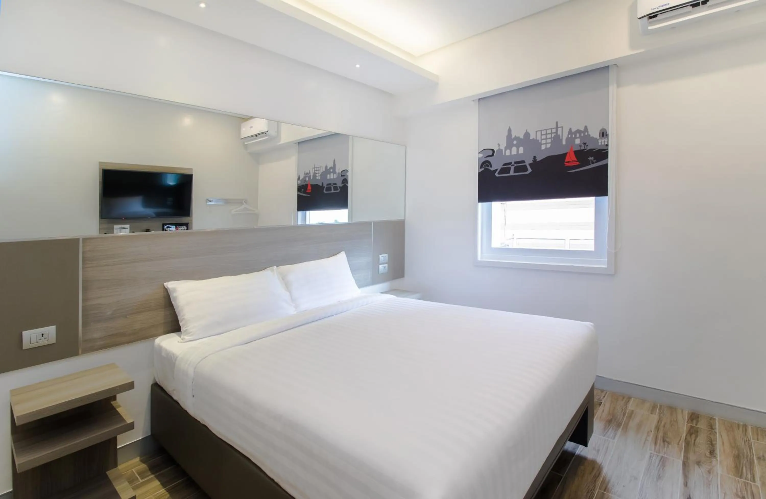 Photo of the whole room, Bed in Red Planet Manila Bay