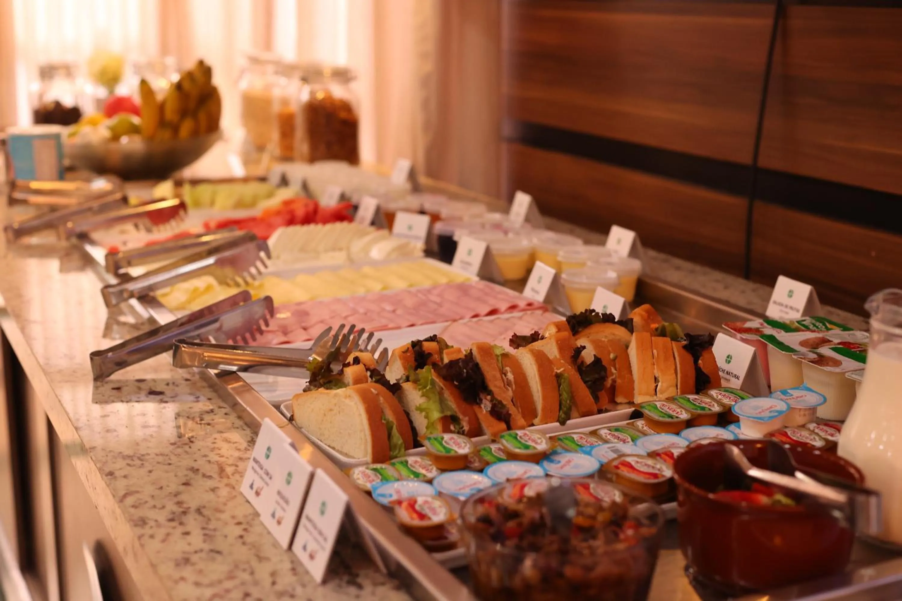 Breakfast in Hotel Golden Park Uberlandia By Nacional Inn