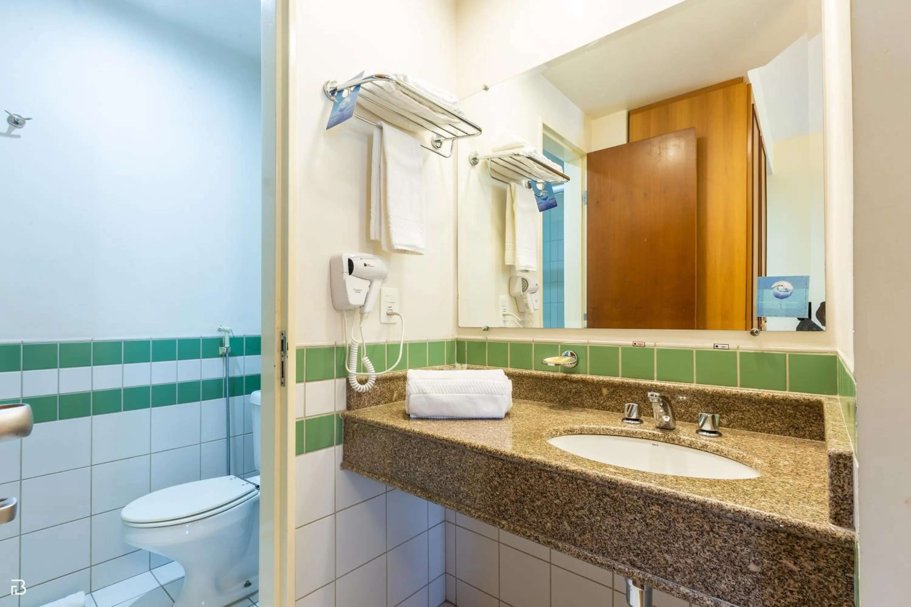 Shower in Hotel Golden Park Uberlandia By Nacional Inn