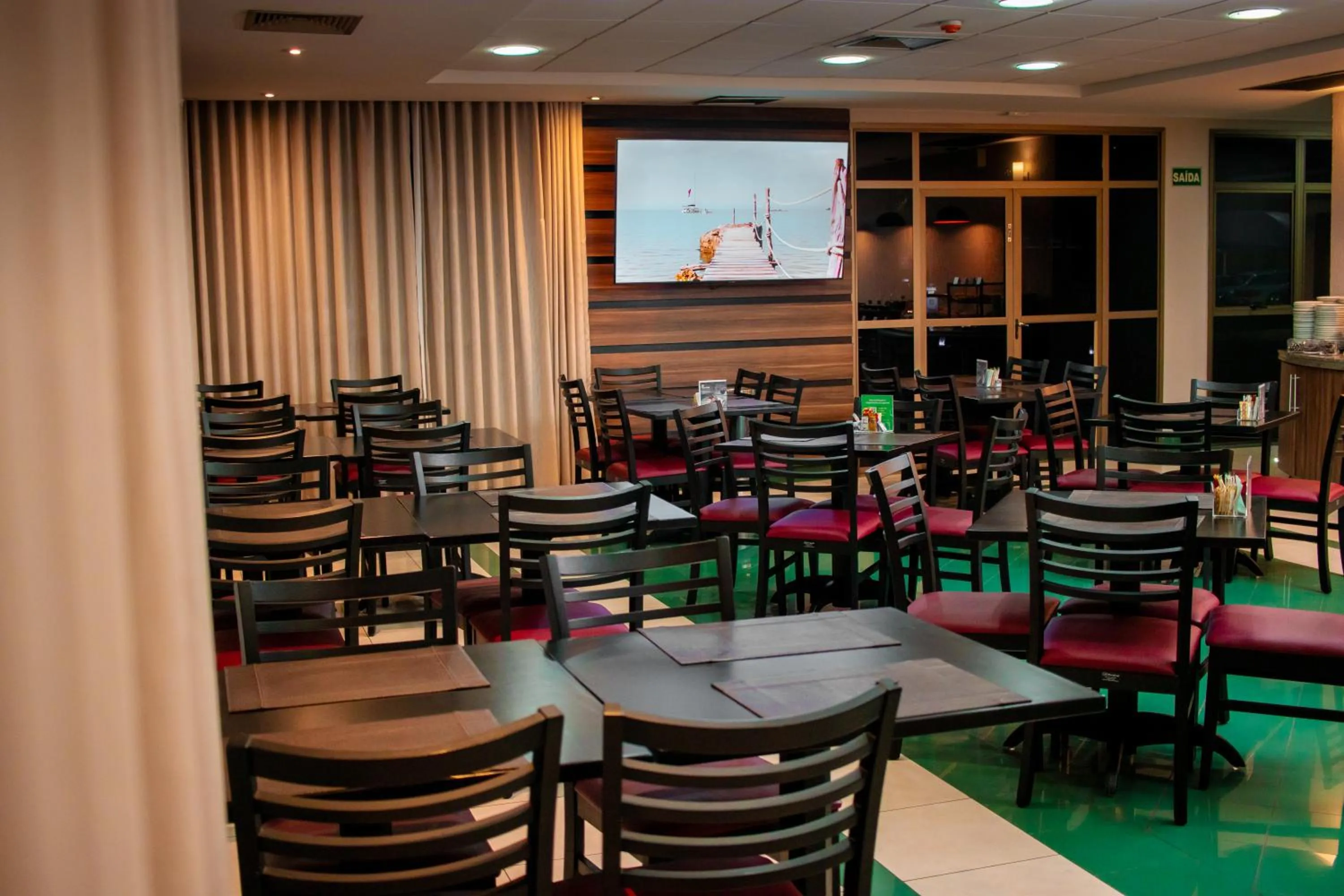 Restaurant/places to eat in Hotel Golden Park Uberlandia By Nacional Inn