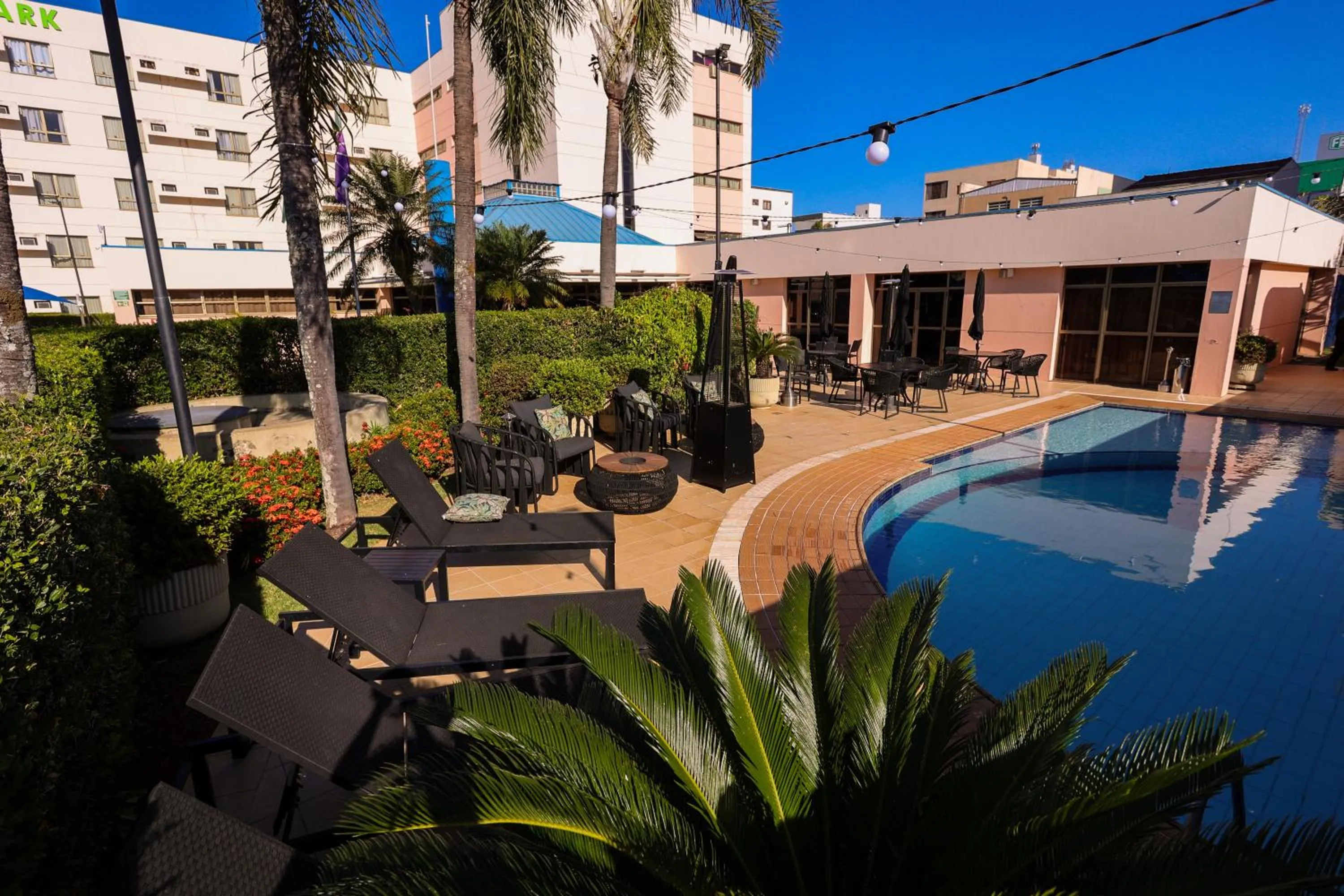 Swimming pool in Hotel Golden Park Uberlandia By Nacional Inn