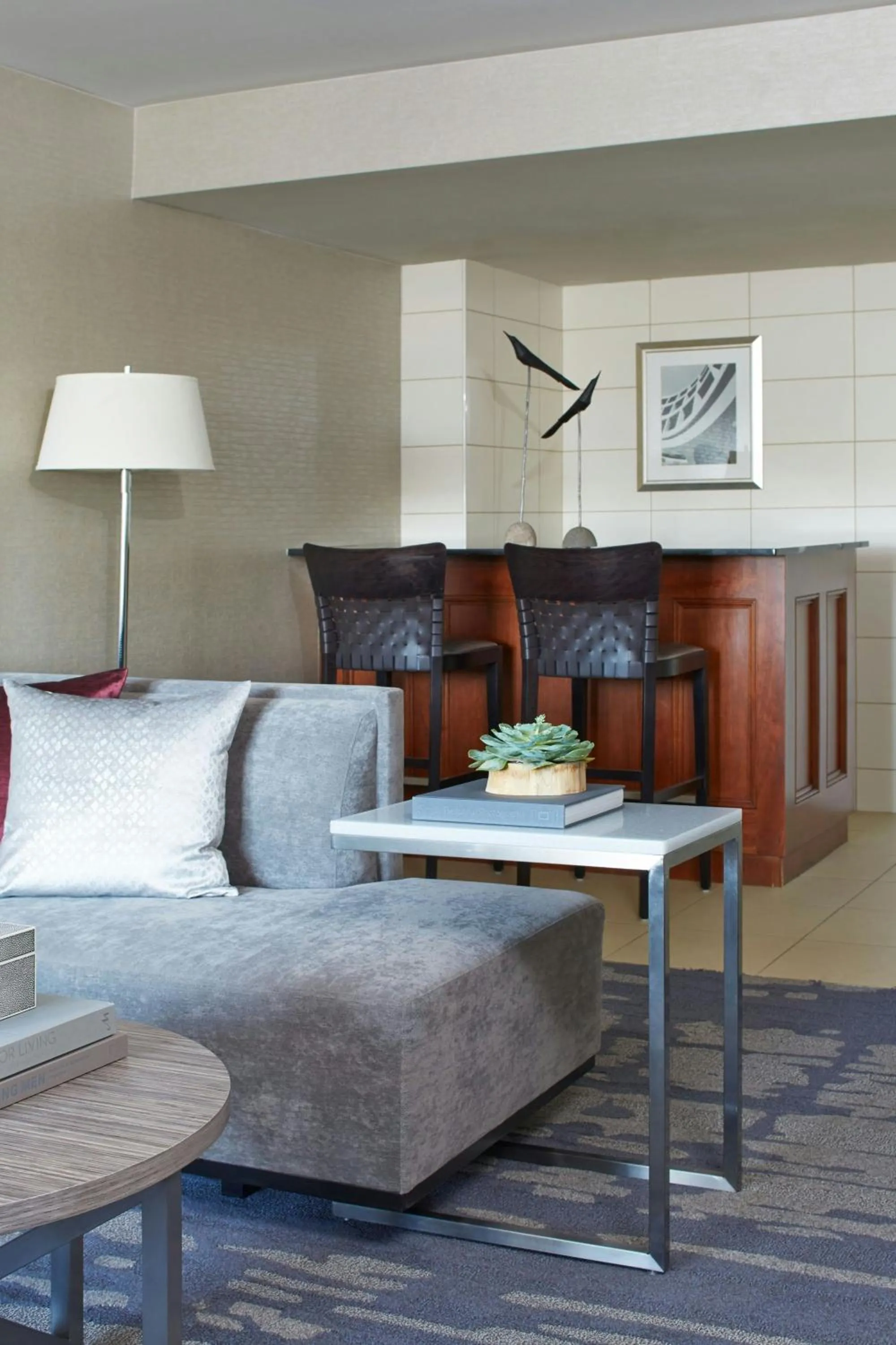 Photo of the whole room in Rochester Airport Marriott