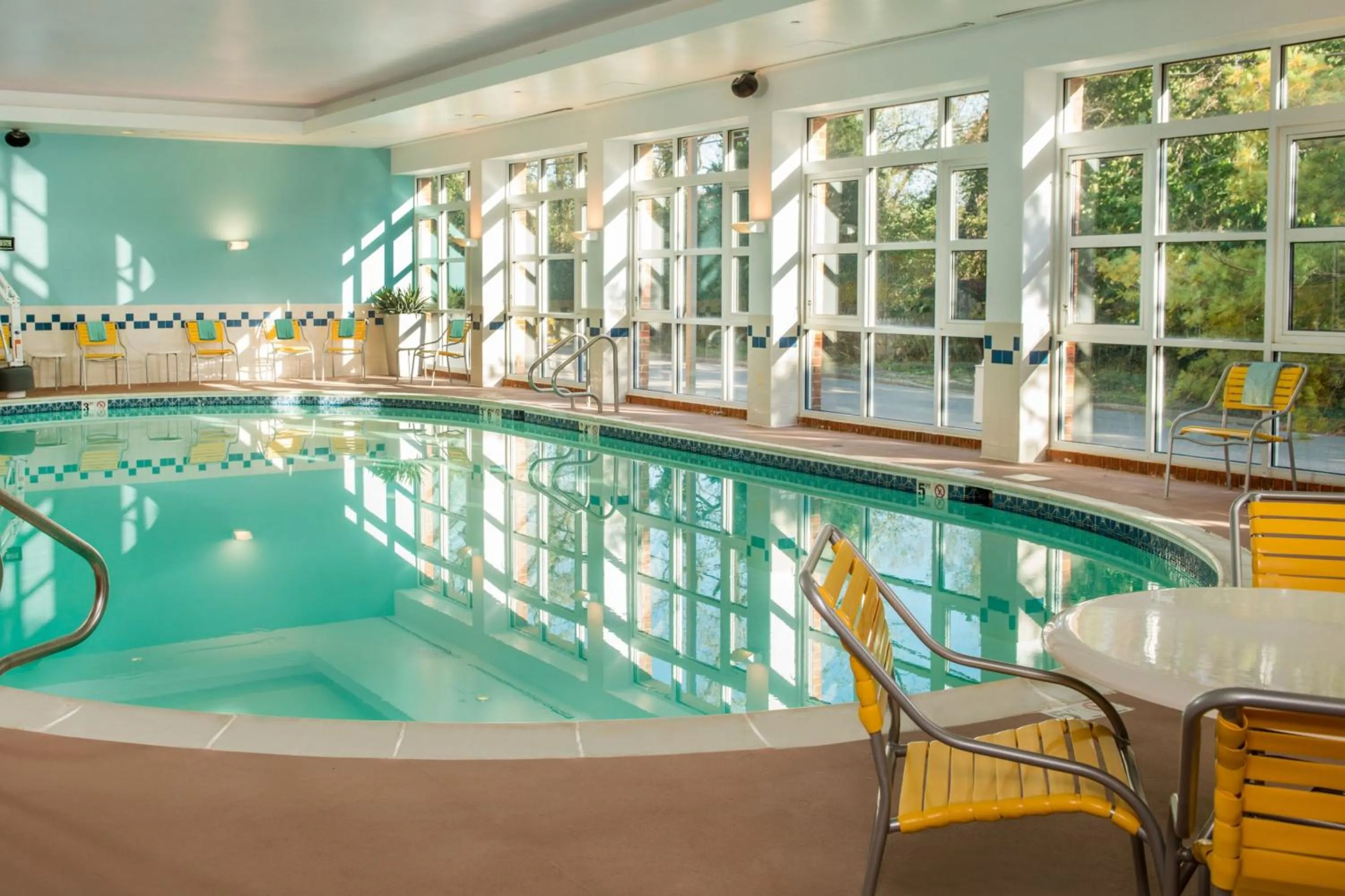 Swimming pool in Fairfield Inn & Suites by Marriott Williamsburg