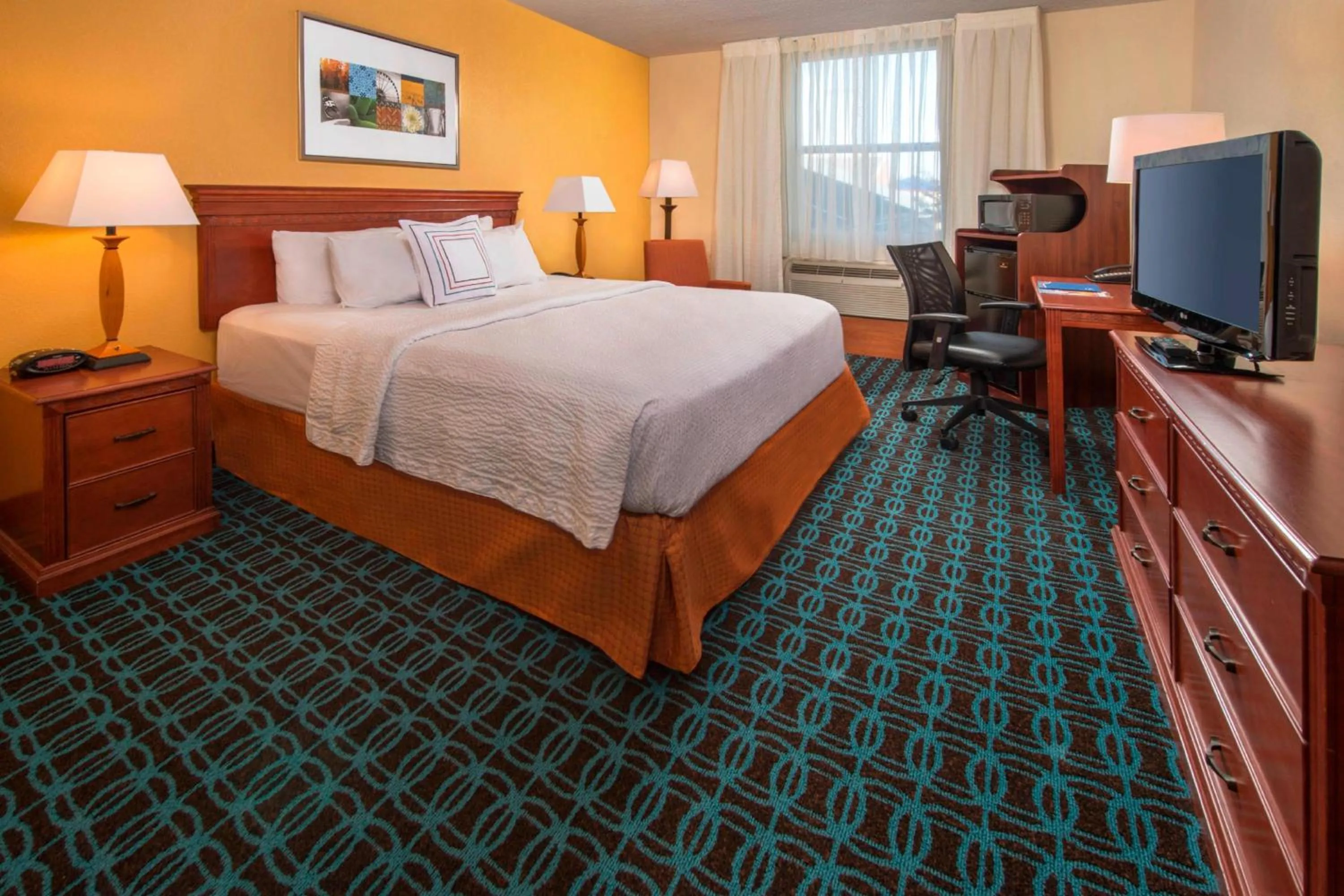 Photo of the whole room, Bed in Fairfield Inn & Suites by Marriott Williamsburg
