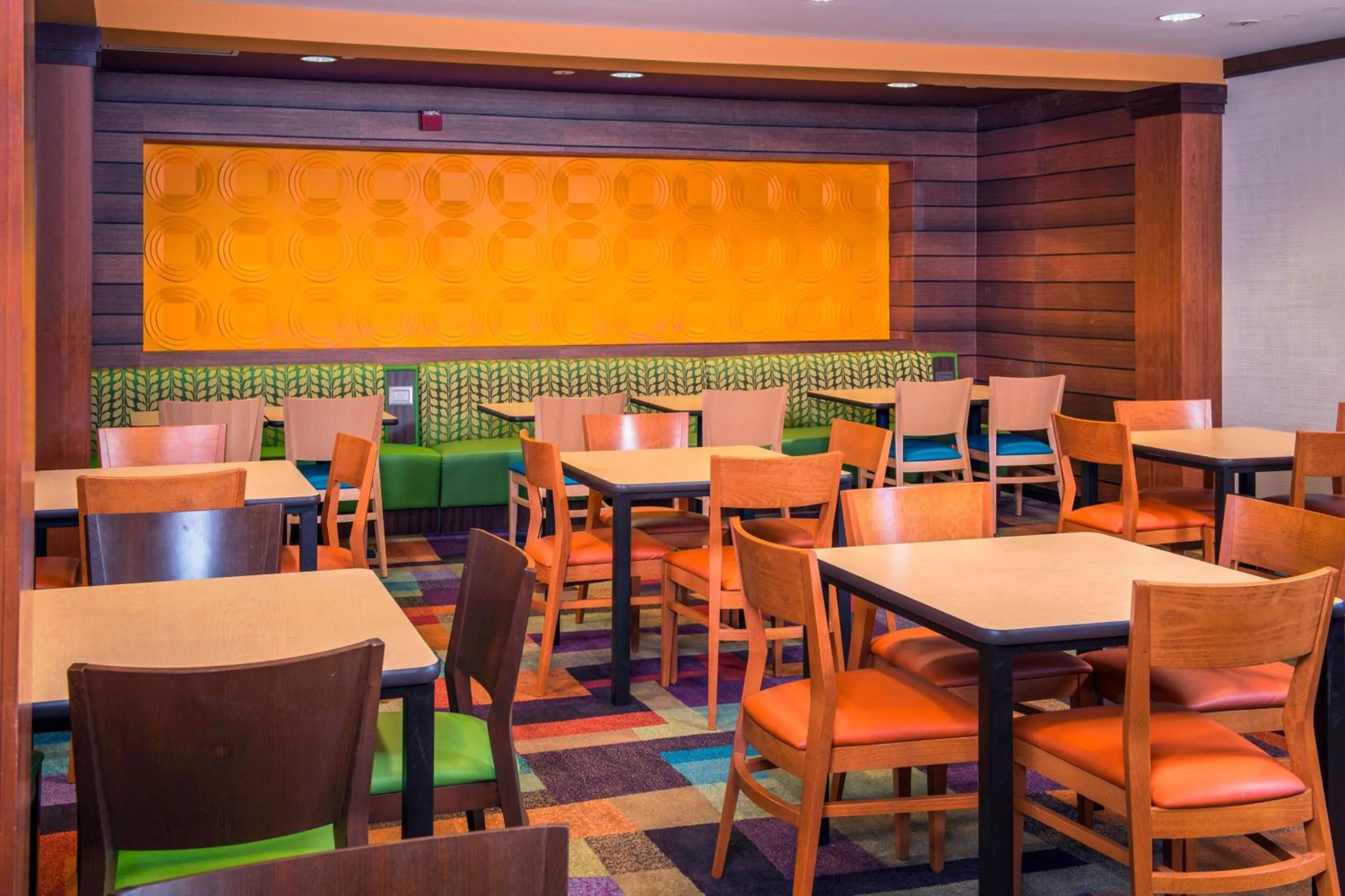 Breakfast in Fairfield Inn & Suites by Marriott Williamsburg