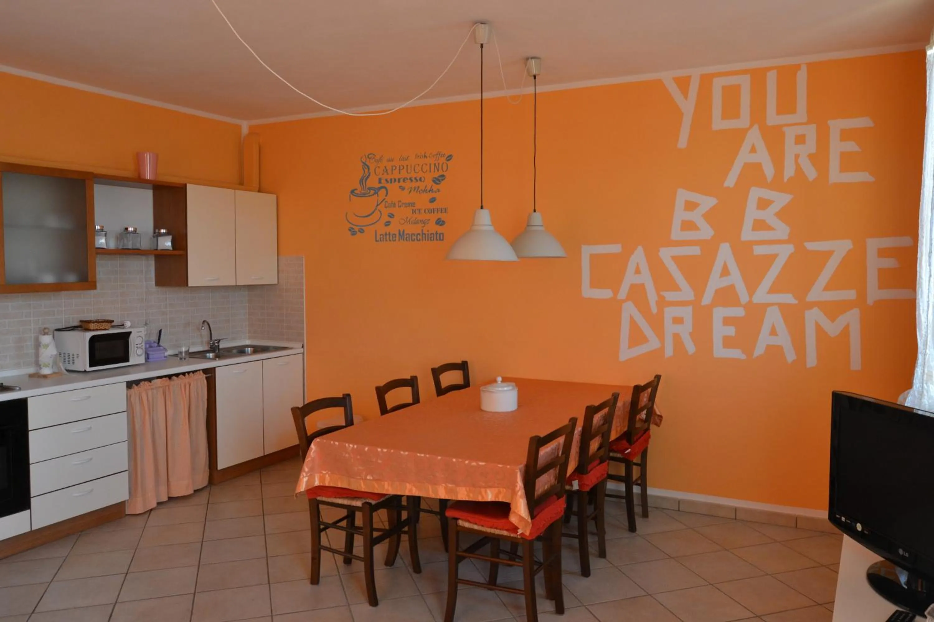 Dining area in B&B Casazze Dream