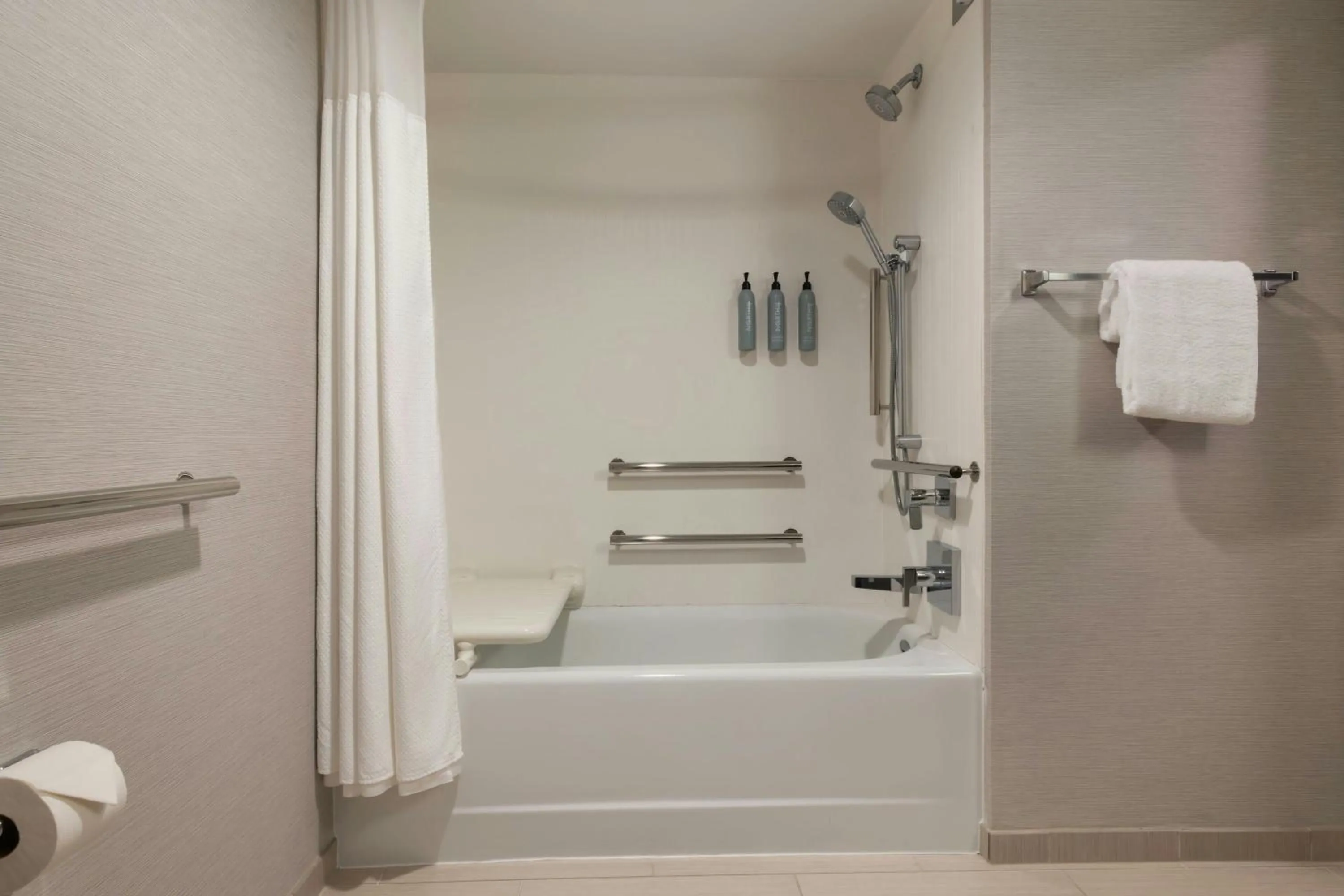 Bathroom in Courtyard by Marriott Sacramento Midtown