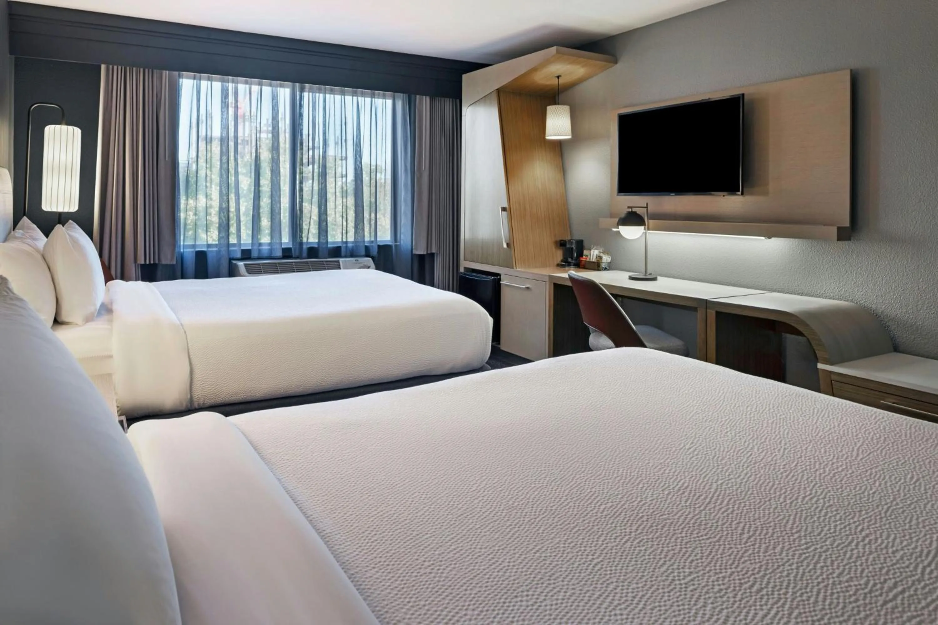 Photo of the whole room, Bed in Courtyard by Marriott Sacramento Midtown