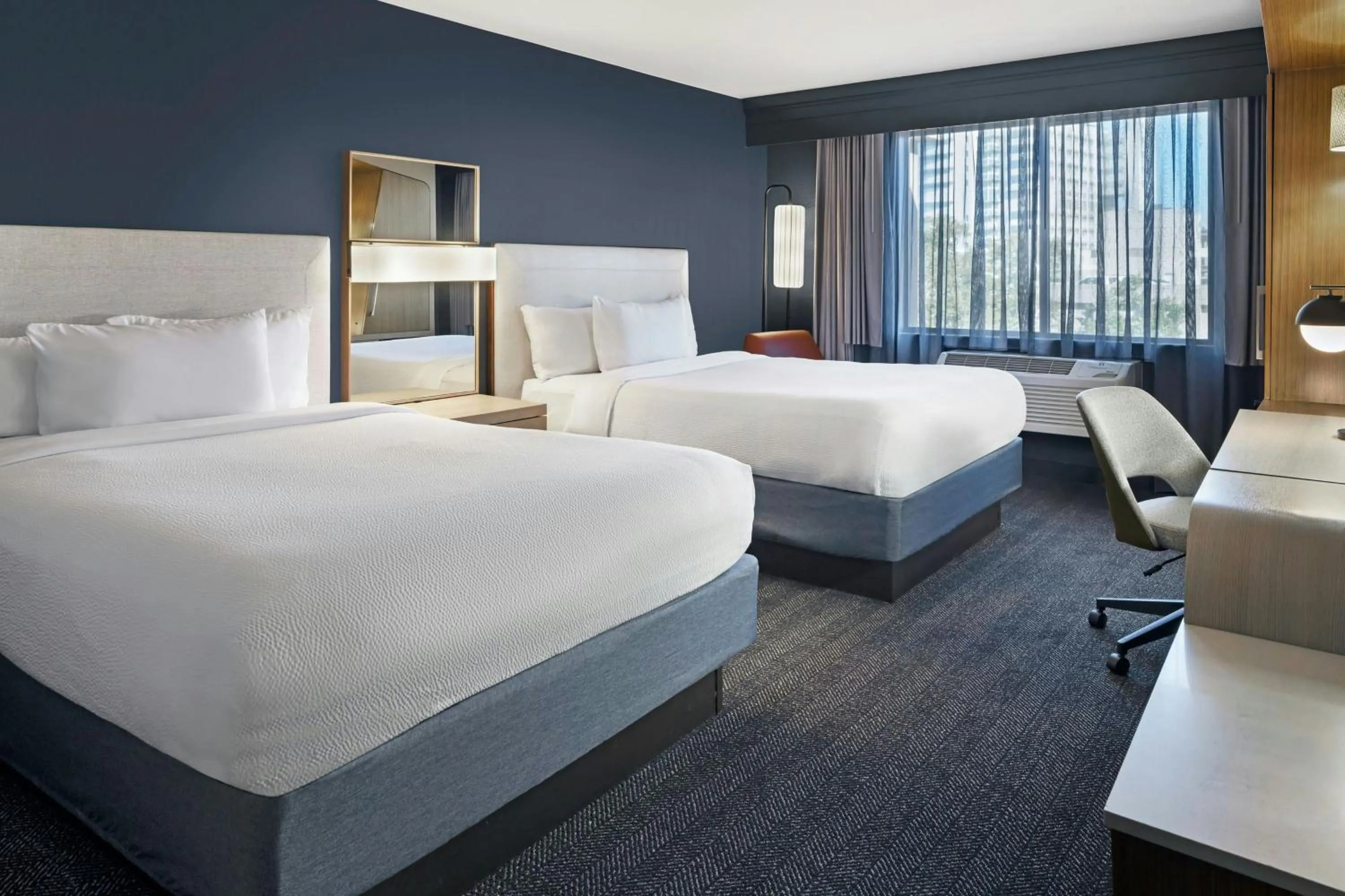 Photo of the whole room, Bed in Courtyard by Marriott Sacramento Midtown