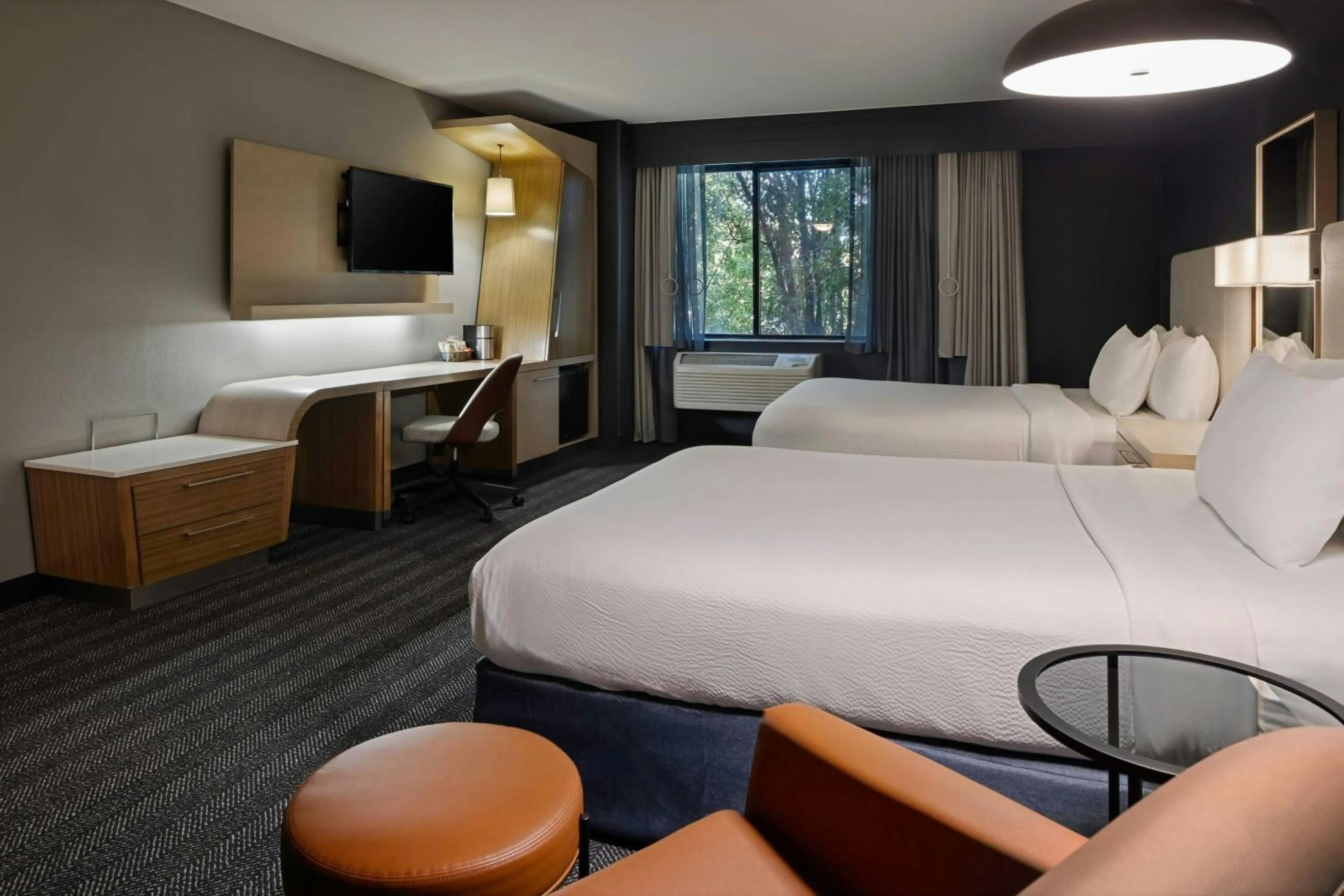 Photo of the whole room, Bed in Courtyard by Marriott Sacramento Midtown