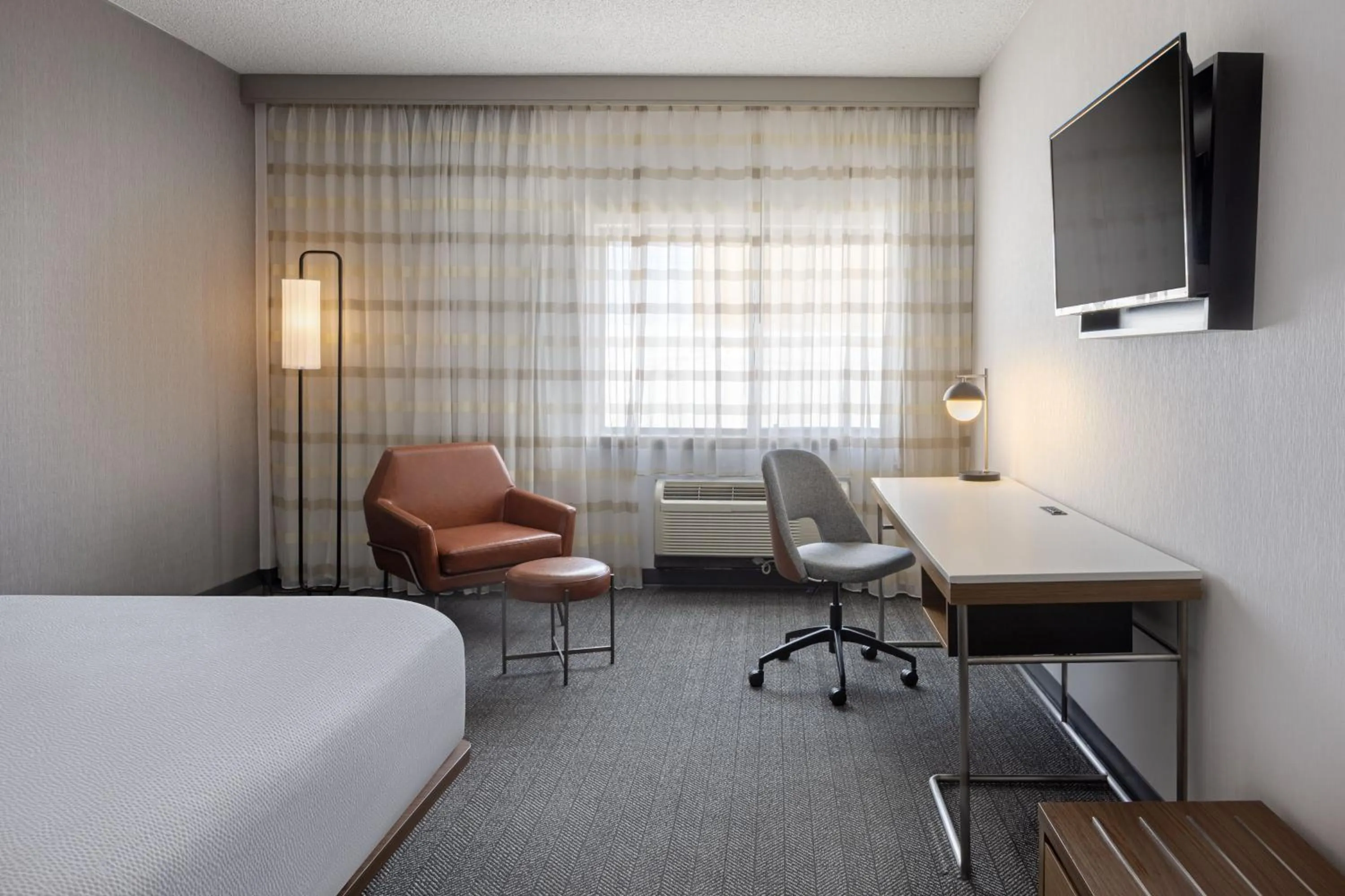 Photo of the whole room in Courtyard Santa Fe