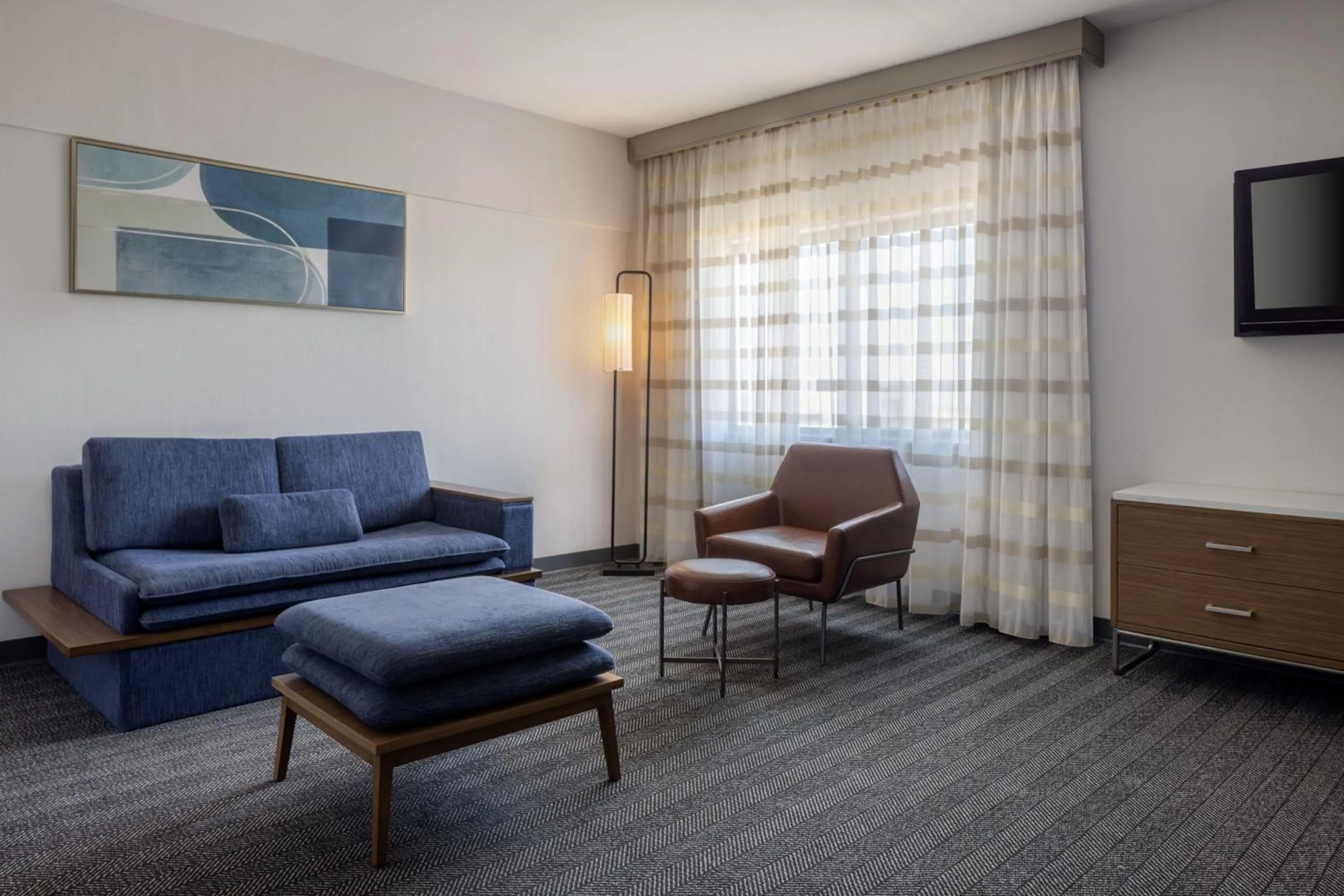 Photo of the whole room in Courtyard Santa Fe