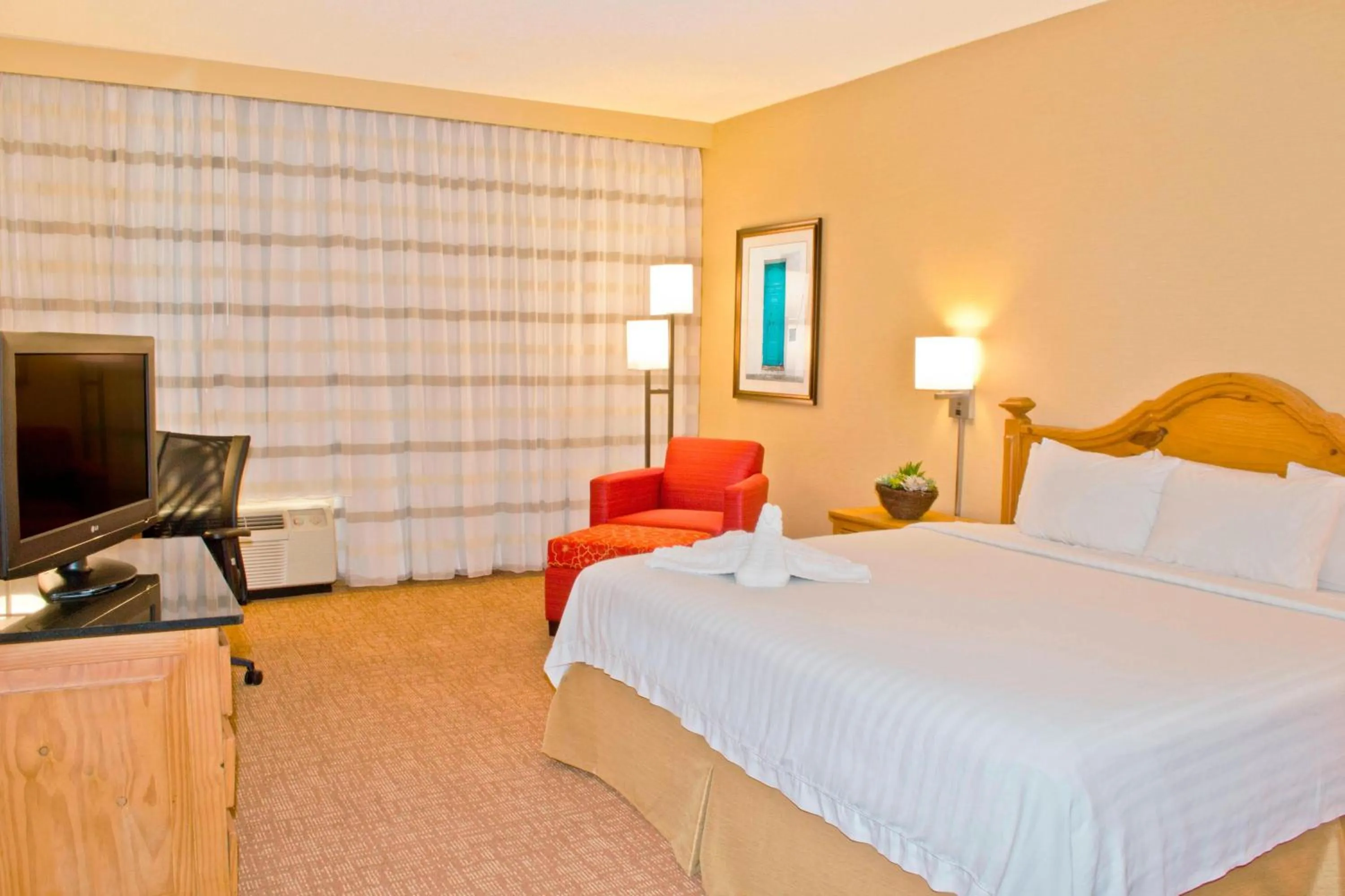 Photo of the whole room, Bed in Courtyard Santa Fe