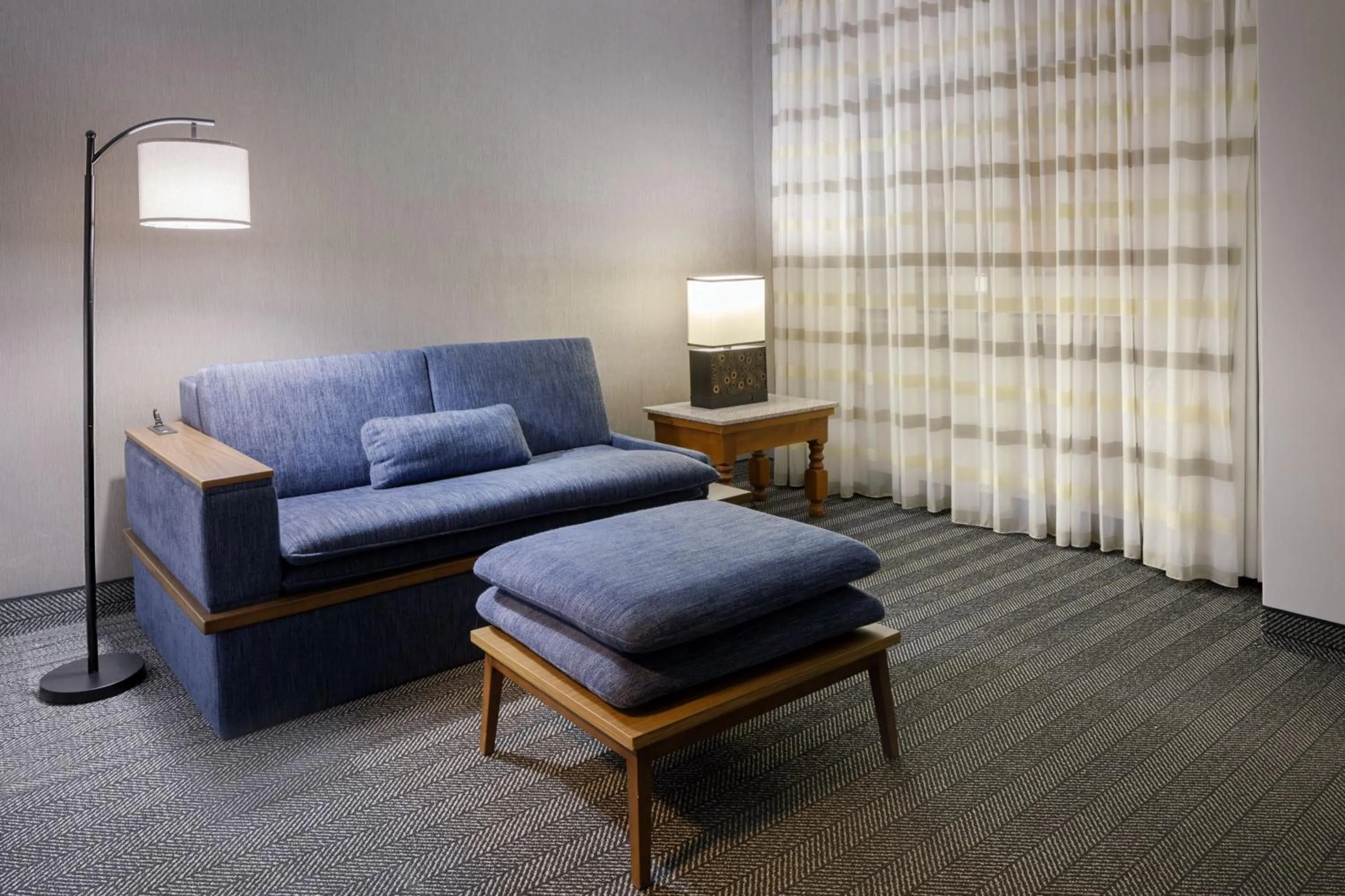 Photo of the whole room in Courtyard Santa Fe