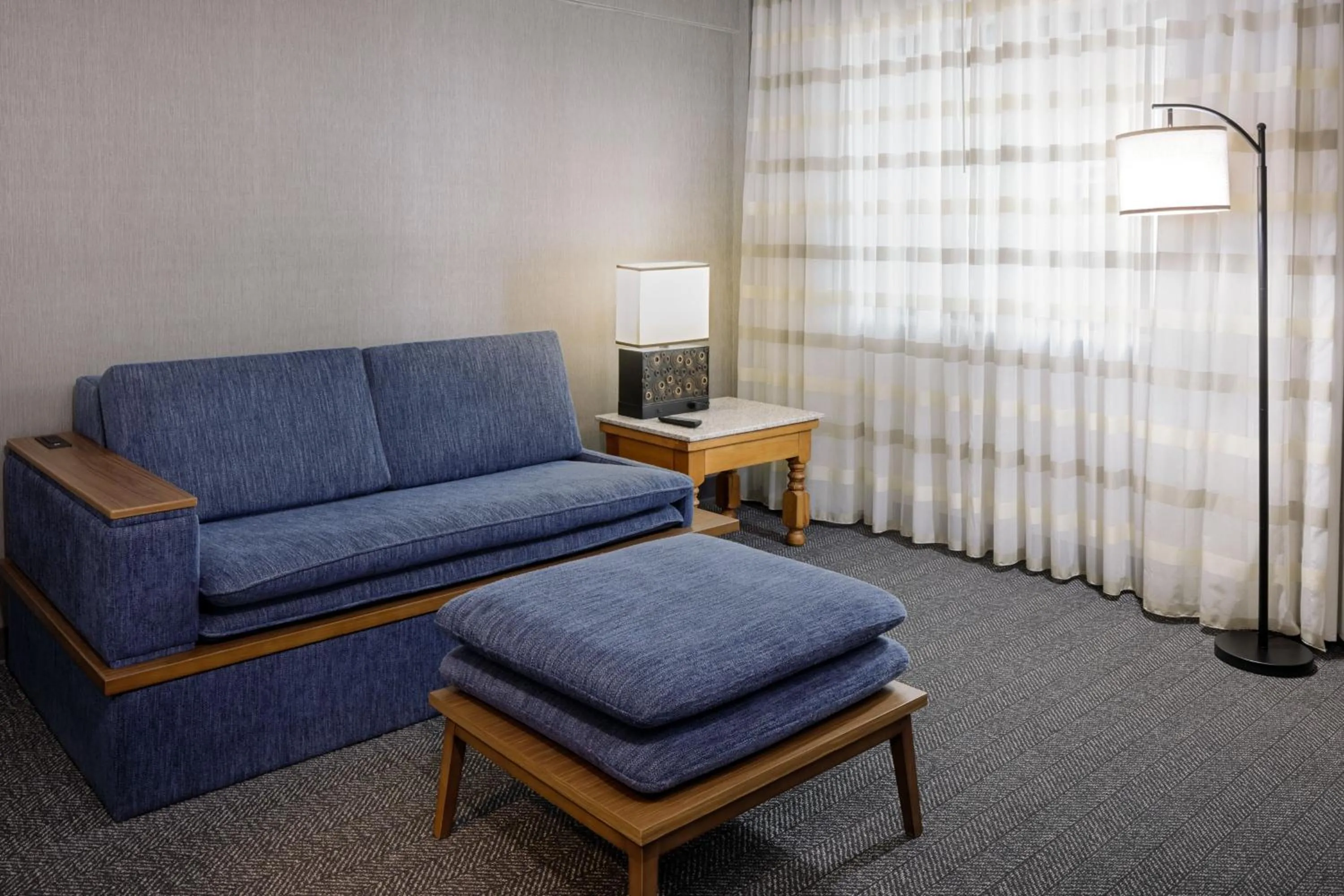 Photo of the whole room in Courtyard Santa Fe