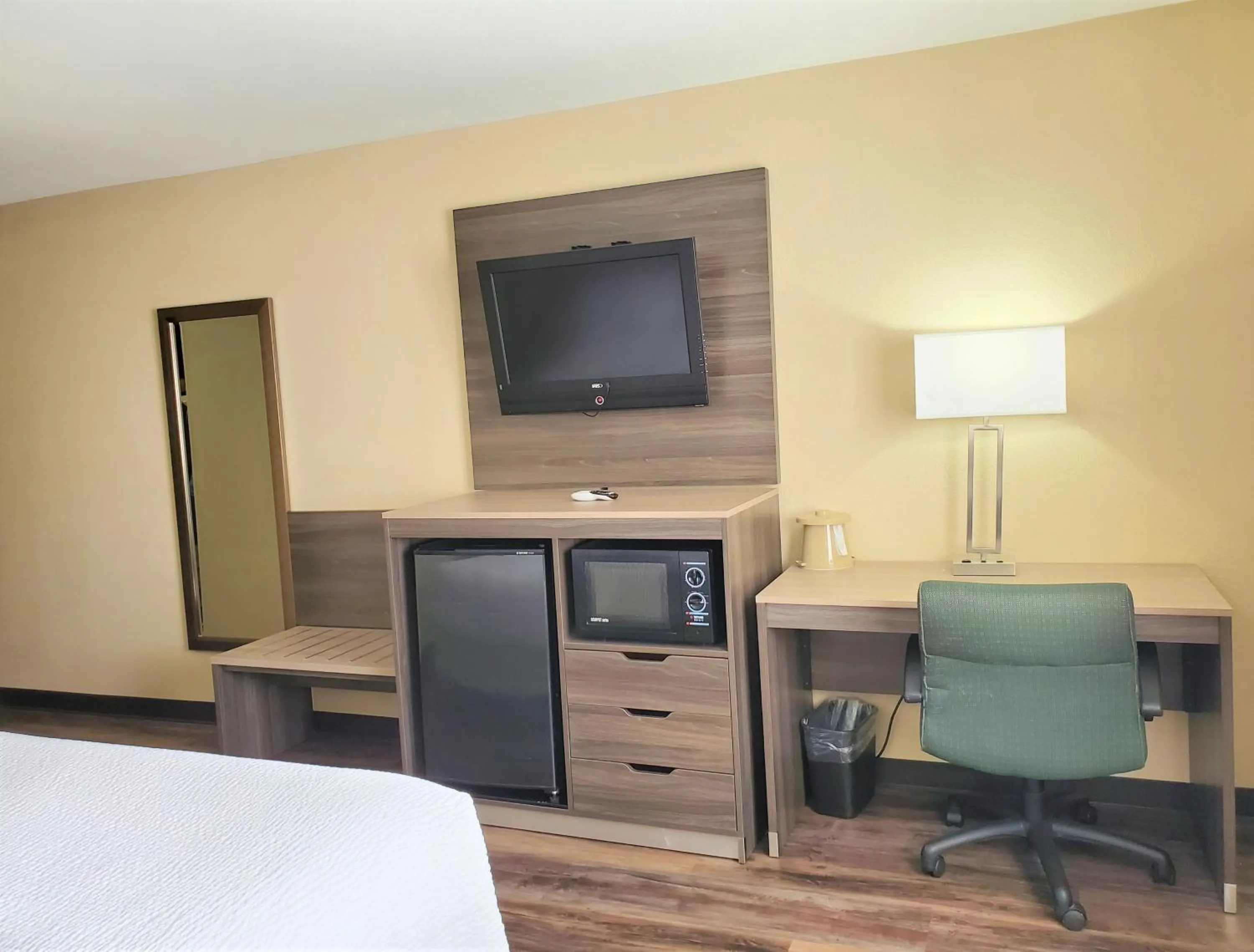 TV and multimedia, Bed in Baymont by Wyndham Santa Fe