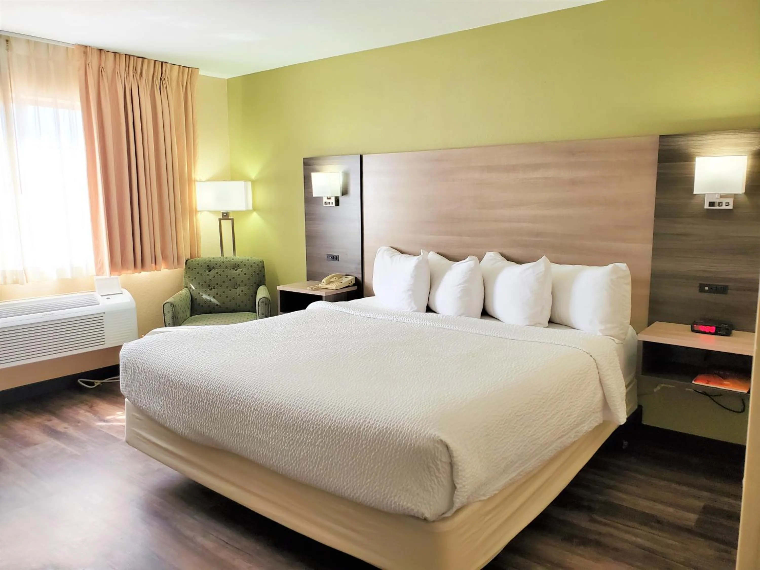 Bedroom, Bed in Baymont by Wyndham Santa Fe