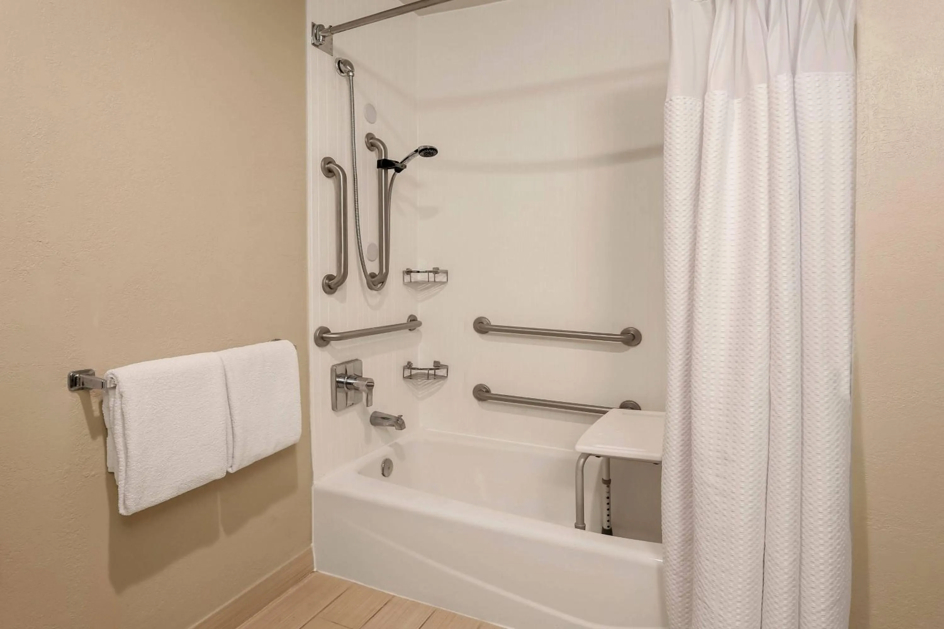 Bathroom in Courtyard by Marriott San Antonio Airport/North Star Mall