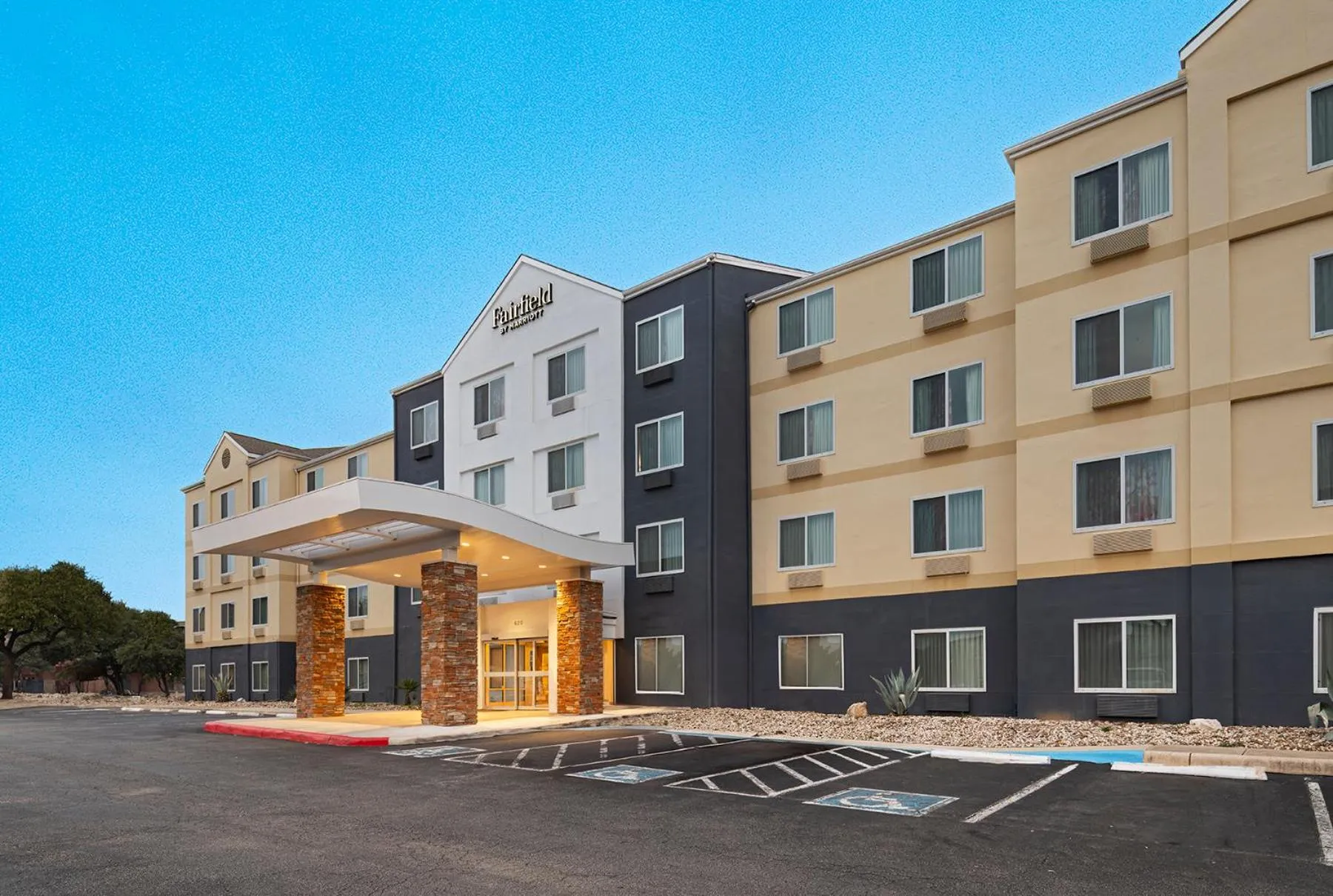 Property building in Fairfield Inn & Suites by Marriott San Antonio Downtown/Market Square