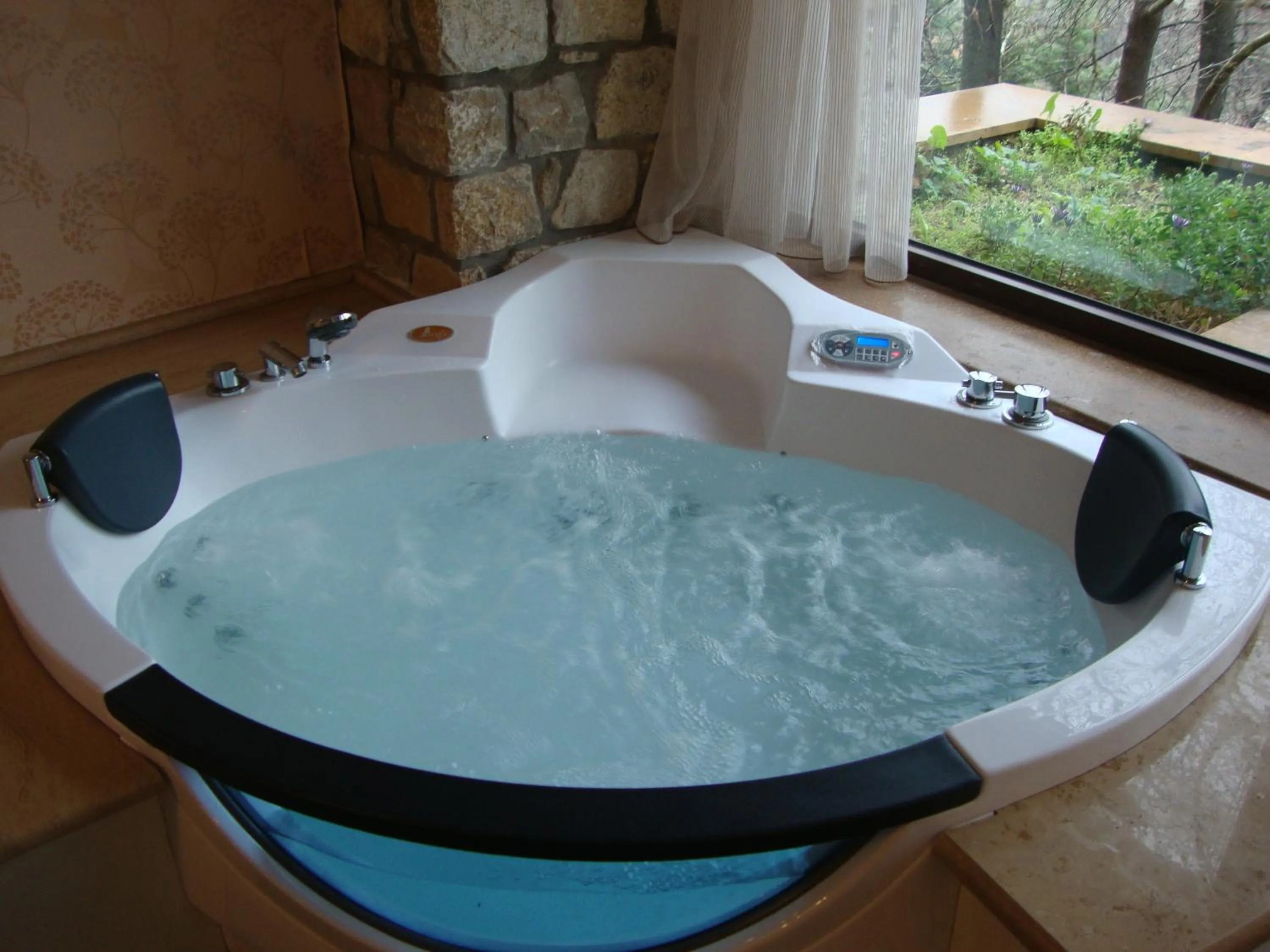 Hot Tub in Nymfes Hotel