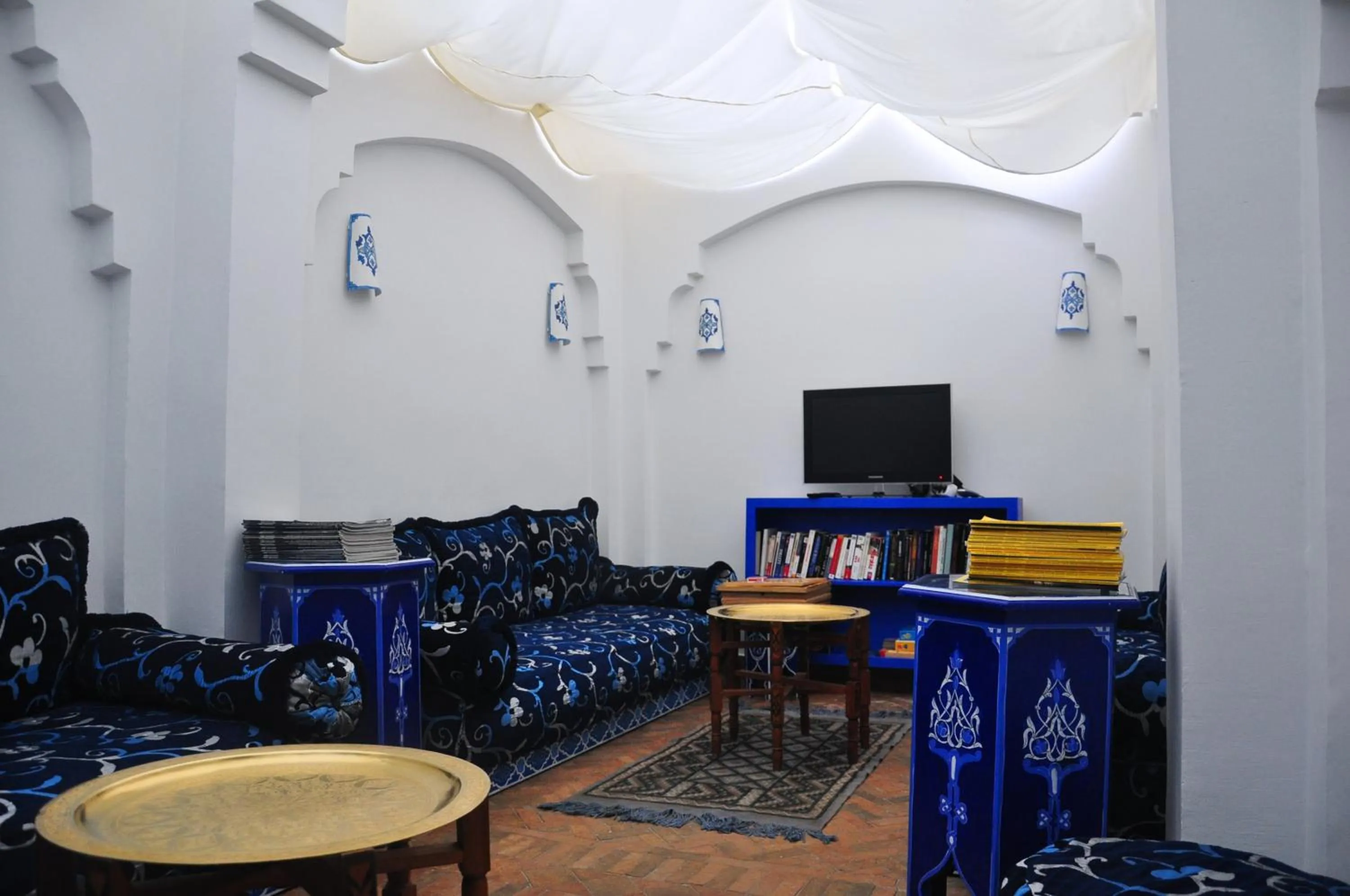 Communal lounge/ TV room in Hotel Al Alba Hammam & Restaurant
