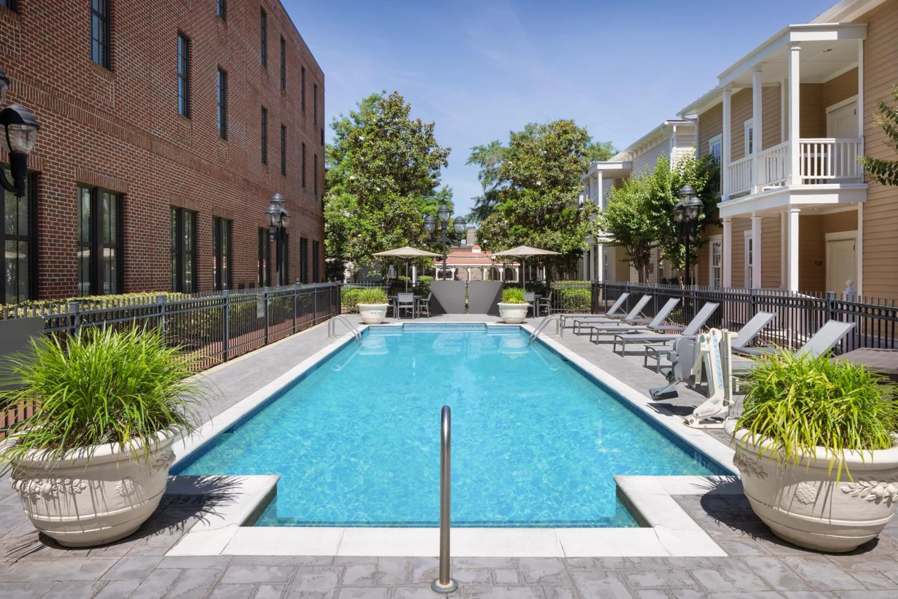 Swimming pool in Residence Inn Savannah Downtown Historic District