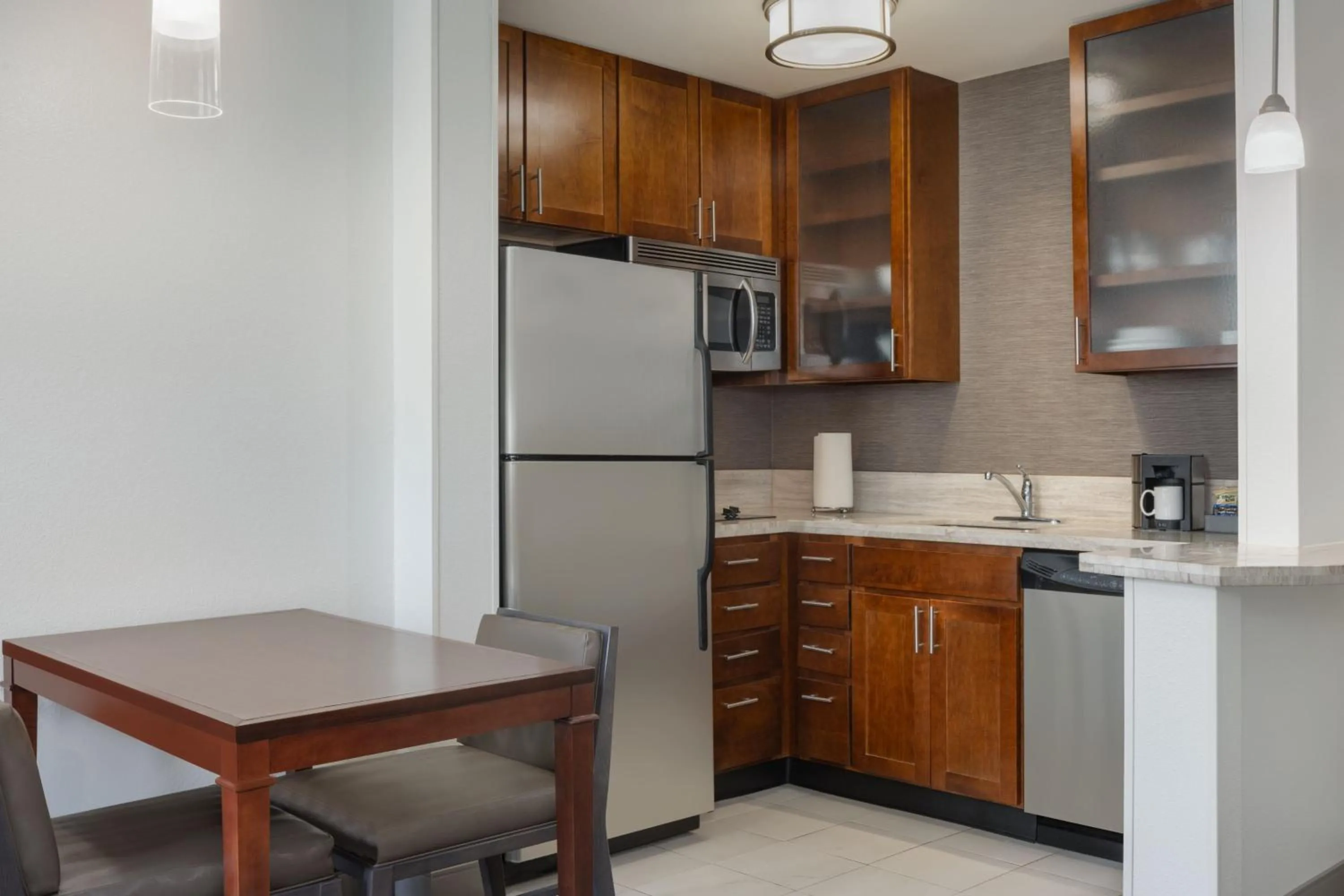 Kitchen or kitchenette in Residence Inn Savannah Downtown Historic District