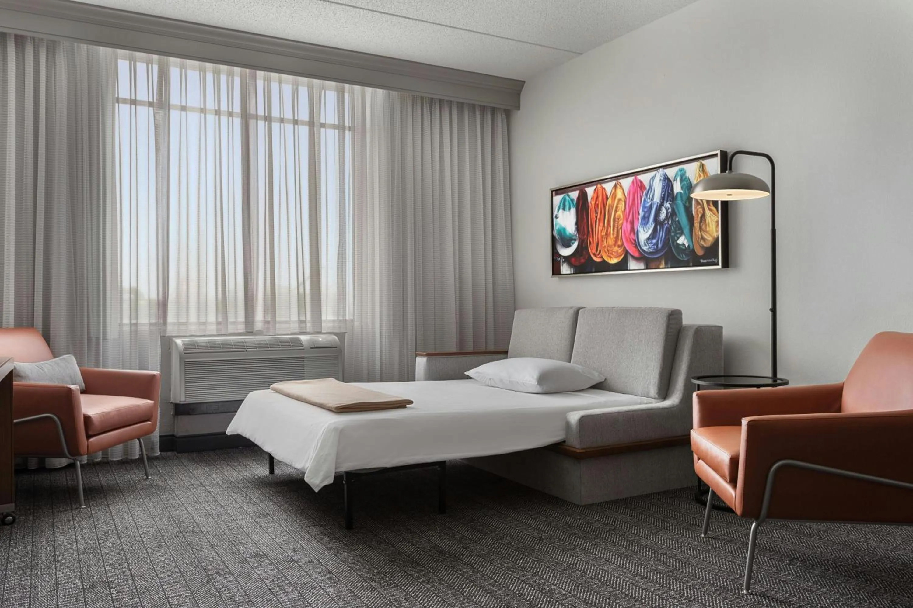 Bedroom, Bed in Courtyard Louisville Airport