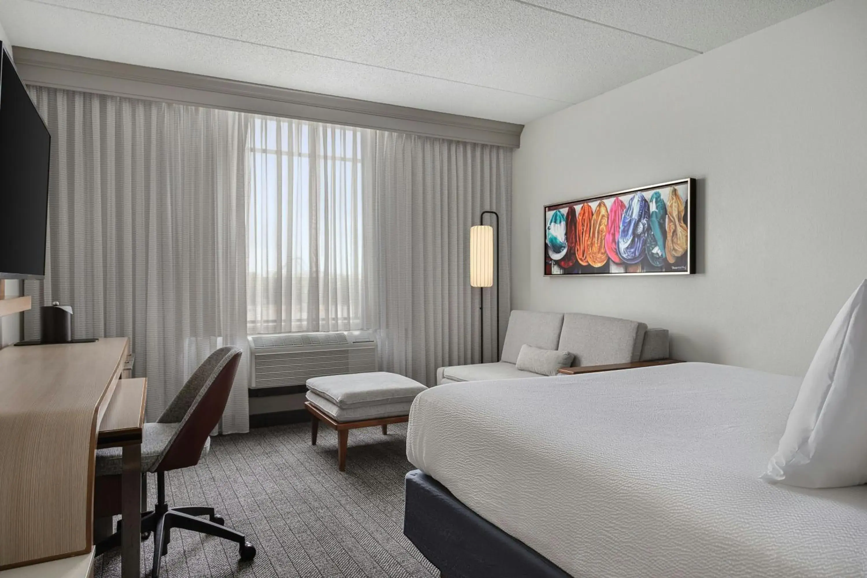 King Room with Sofa Bed in Courtyard Louisville Airport King Room with Sofa Bed in Courtyard Louisville Airport