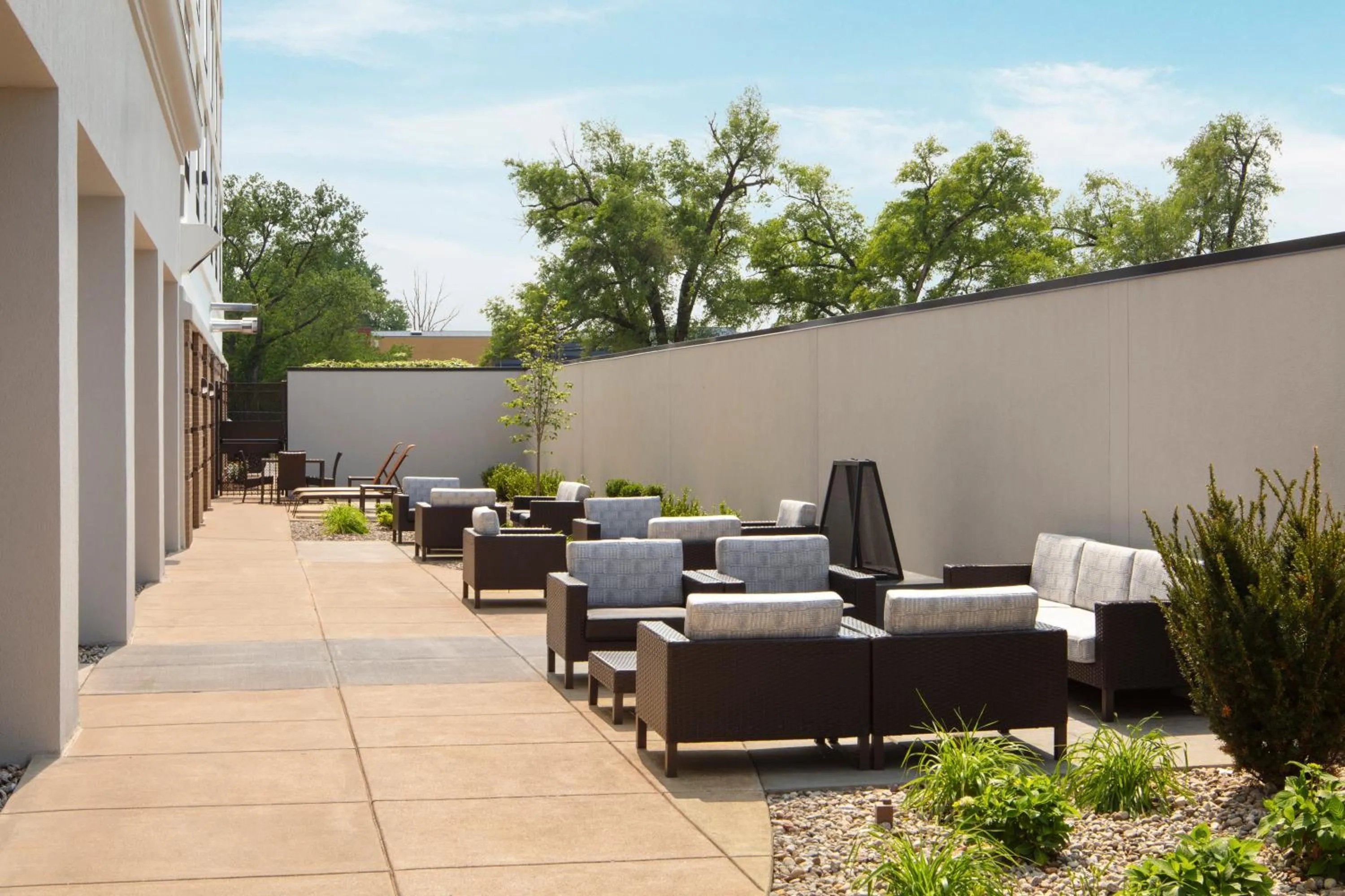 Patio in Courtyard Louisville Airport