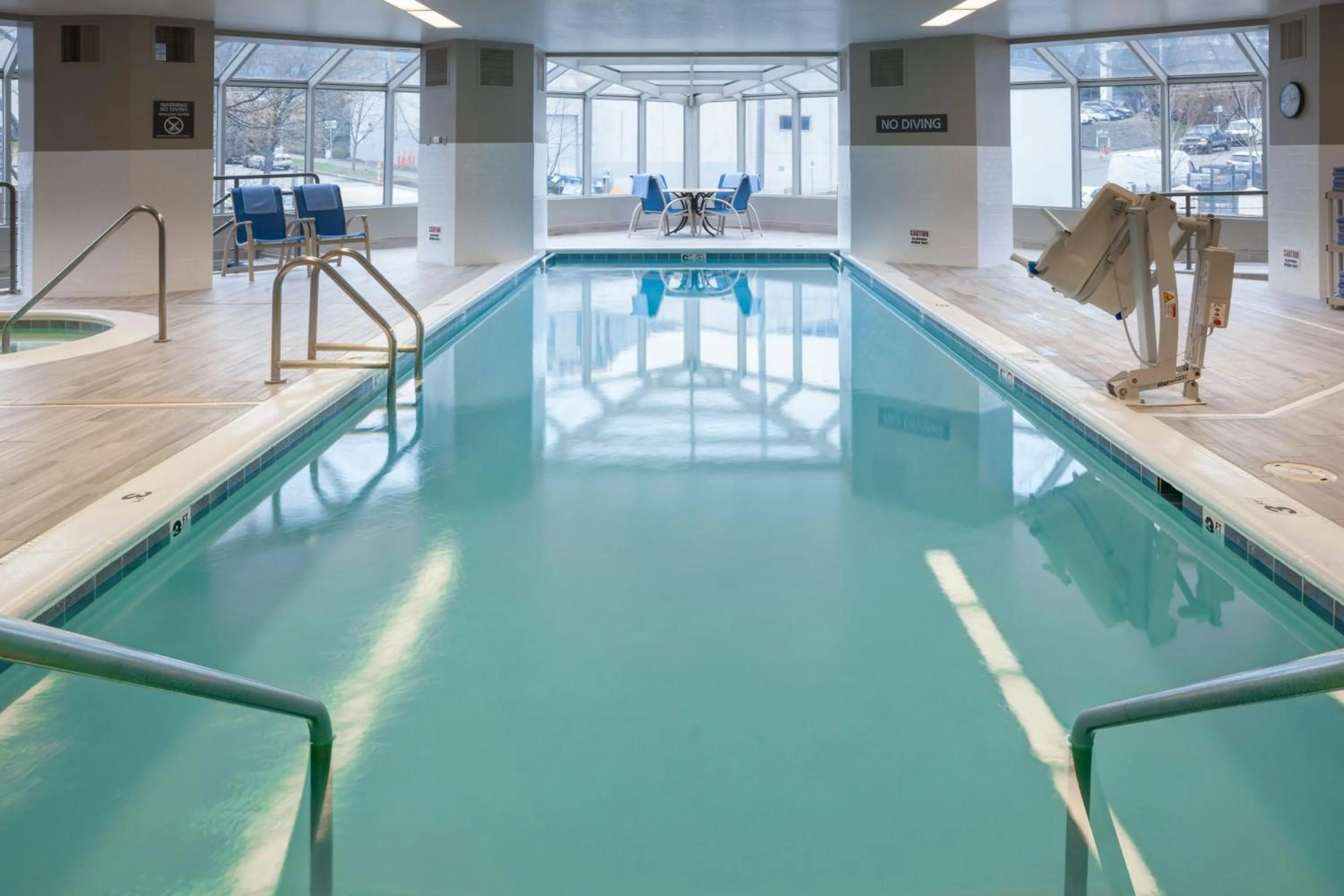 Swimming pool in Residence Inn by Marriott Seattle Downtown/Lake Union
