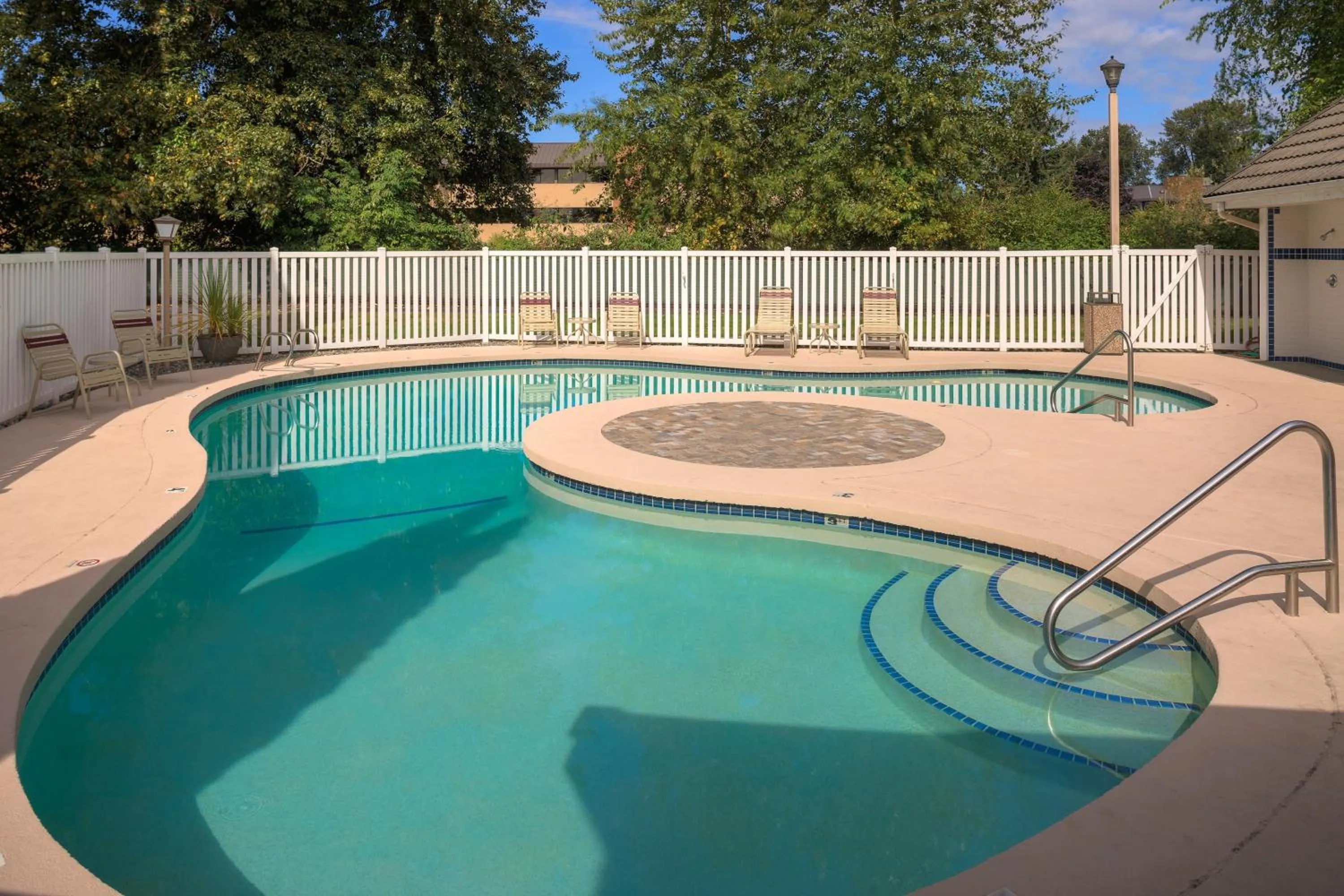 Swimming pool in Residence Inn Seattle South/Tukwila