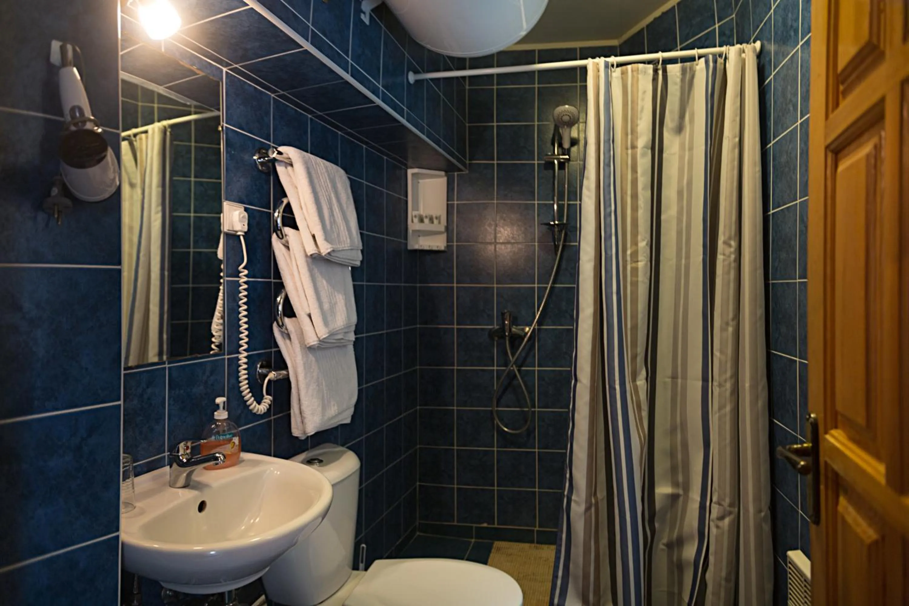 Shower in Bernardinu B&B House