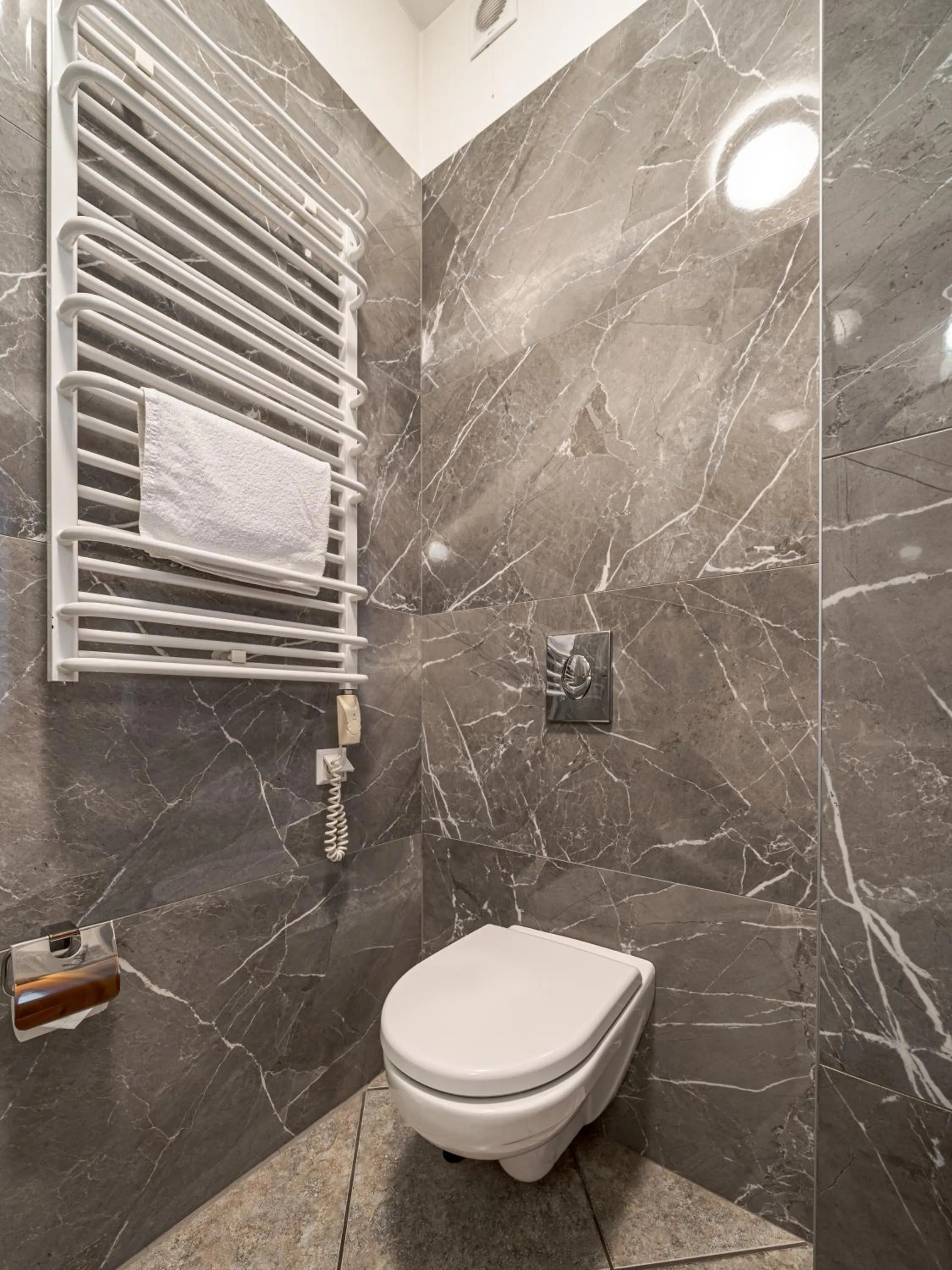 Toilet in Bernardinu B&B House