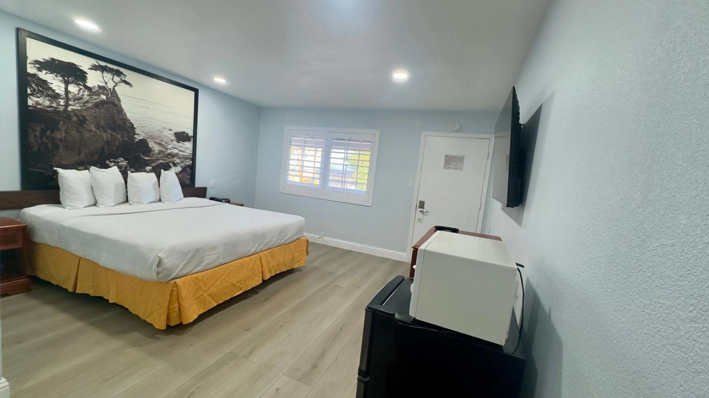 Bedroom, Bed in Pelican Inn