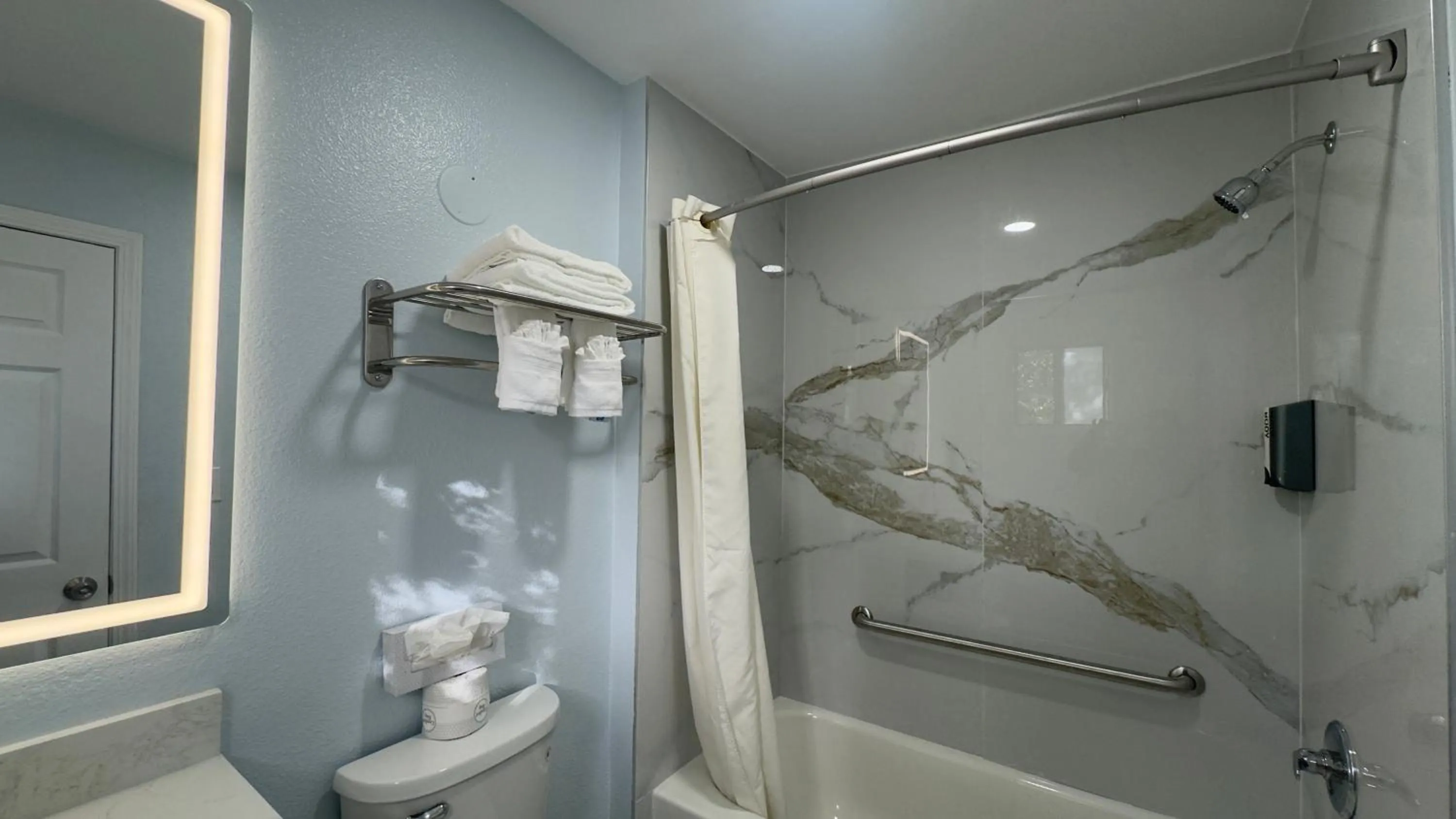 Bathroom in Pelican Inn