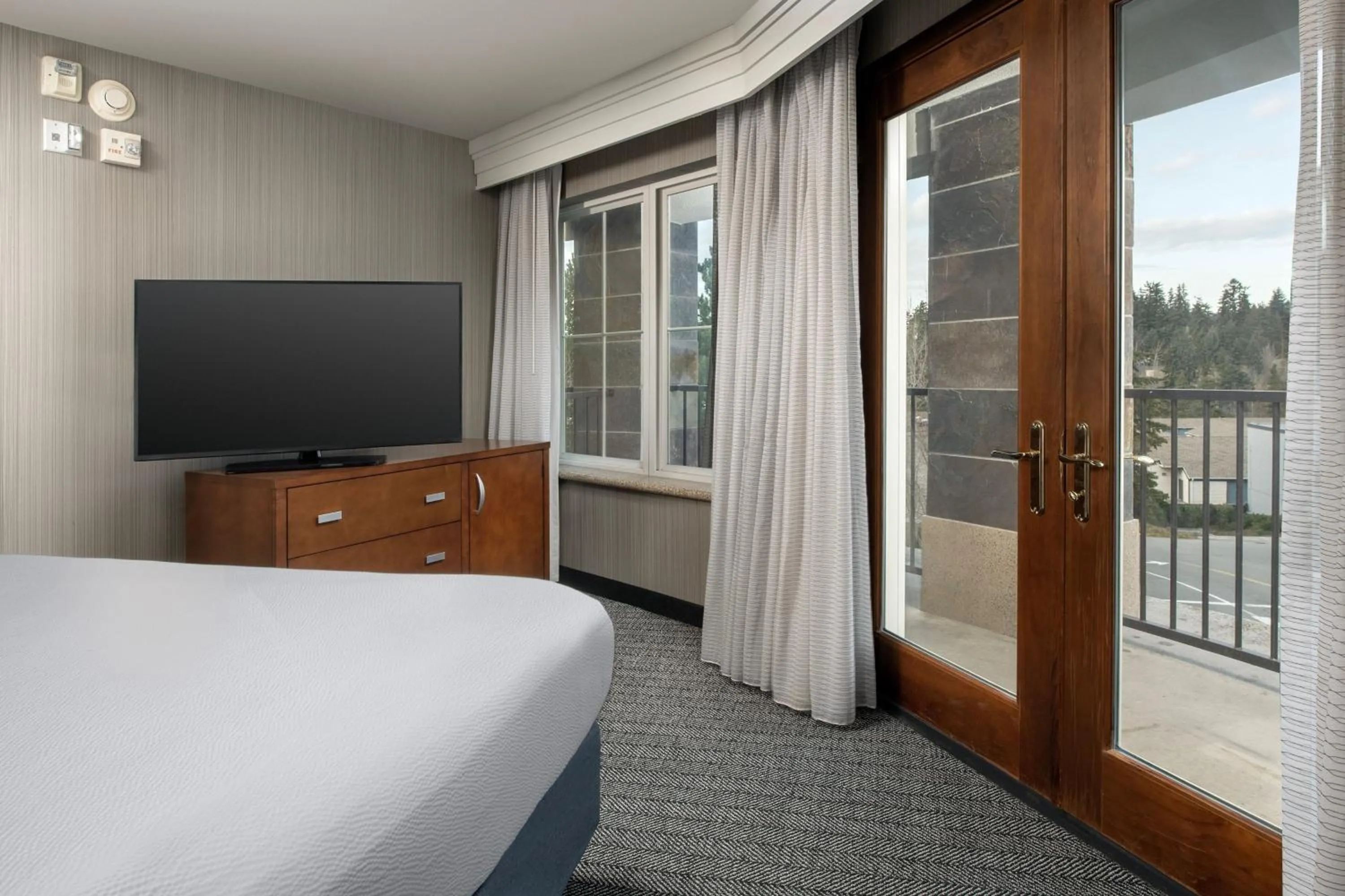 Bedroom, Bed in Courtyard by Marriott Seattle Kirkland