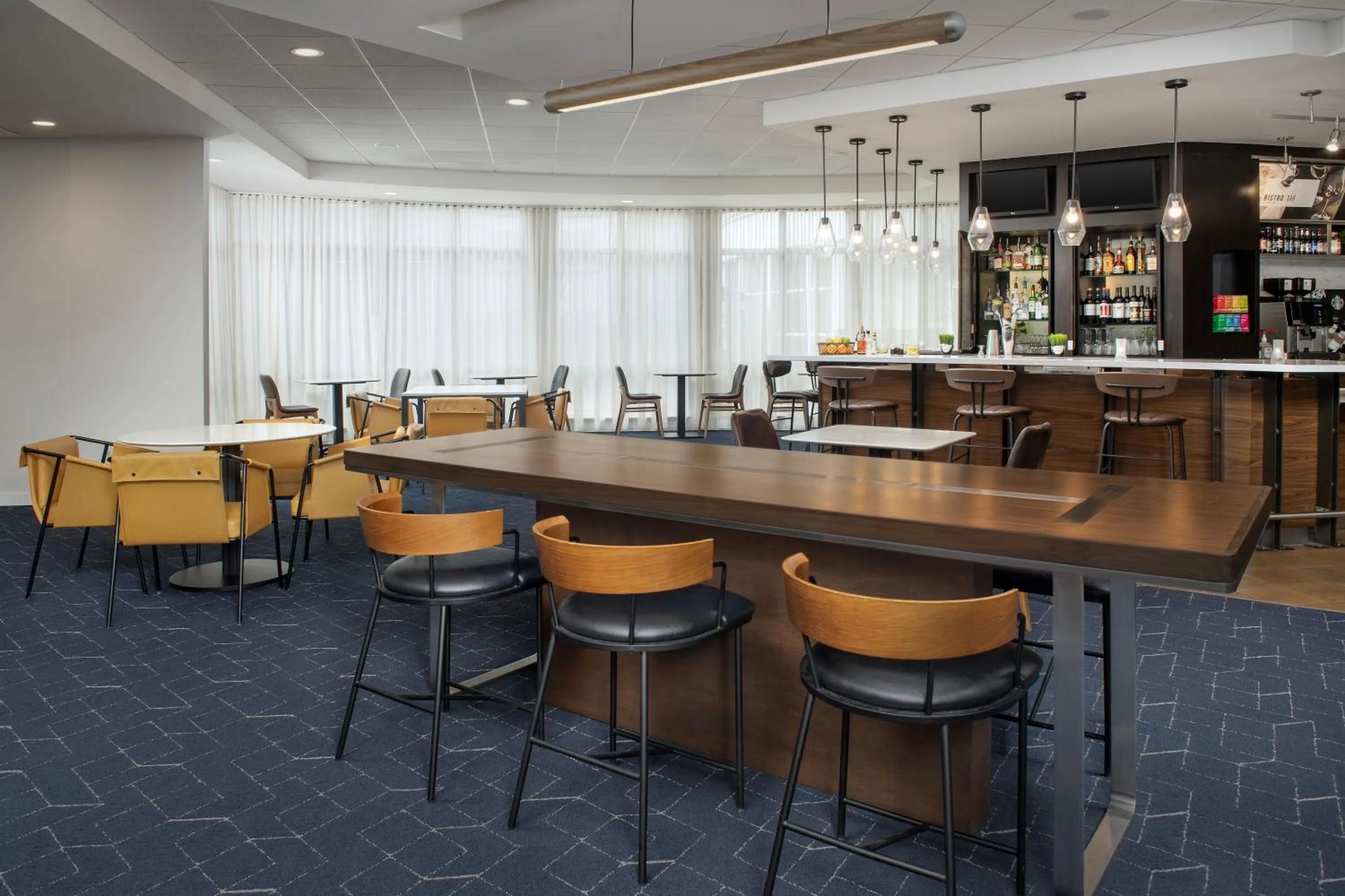 Lounge or bar in Courtyard by Marriott Seattle Kirkland