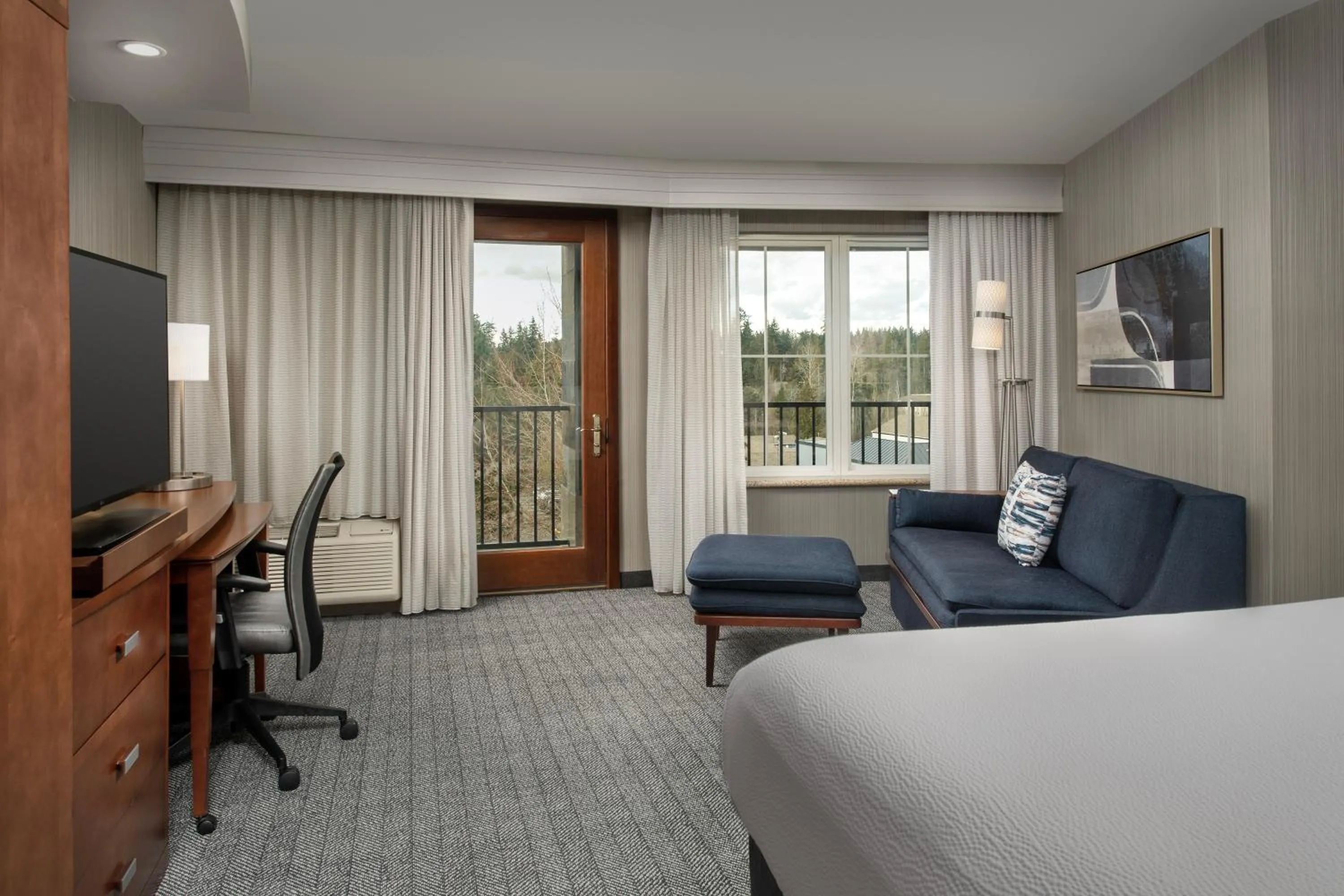 Bedroom, Bed in Courtyard by Marriott Seattle Kirkland