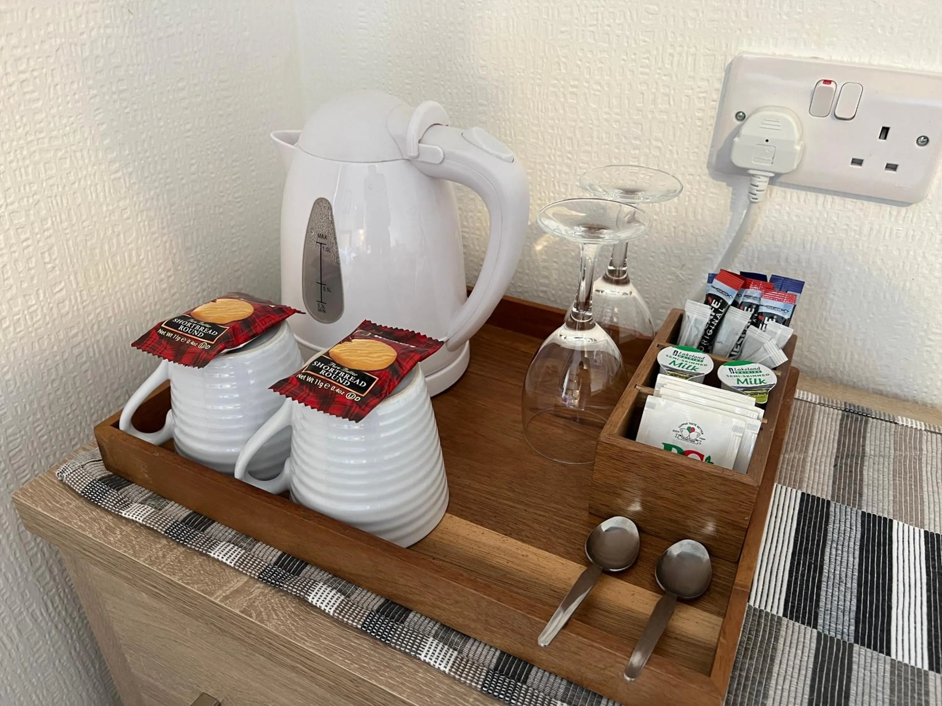 Coffee/tea facilities in Loch Eyre House