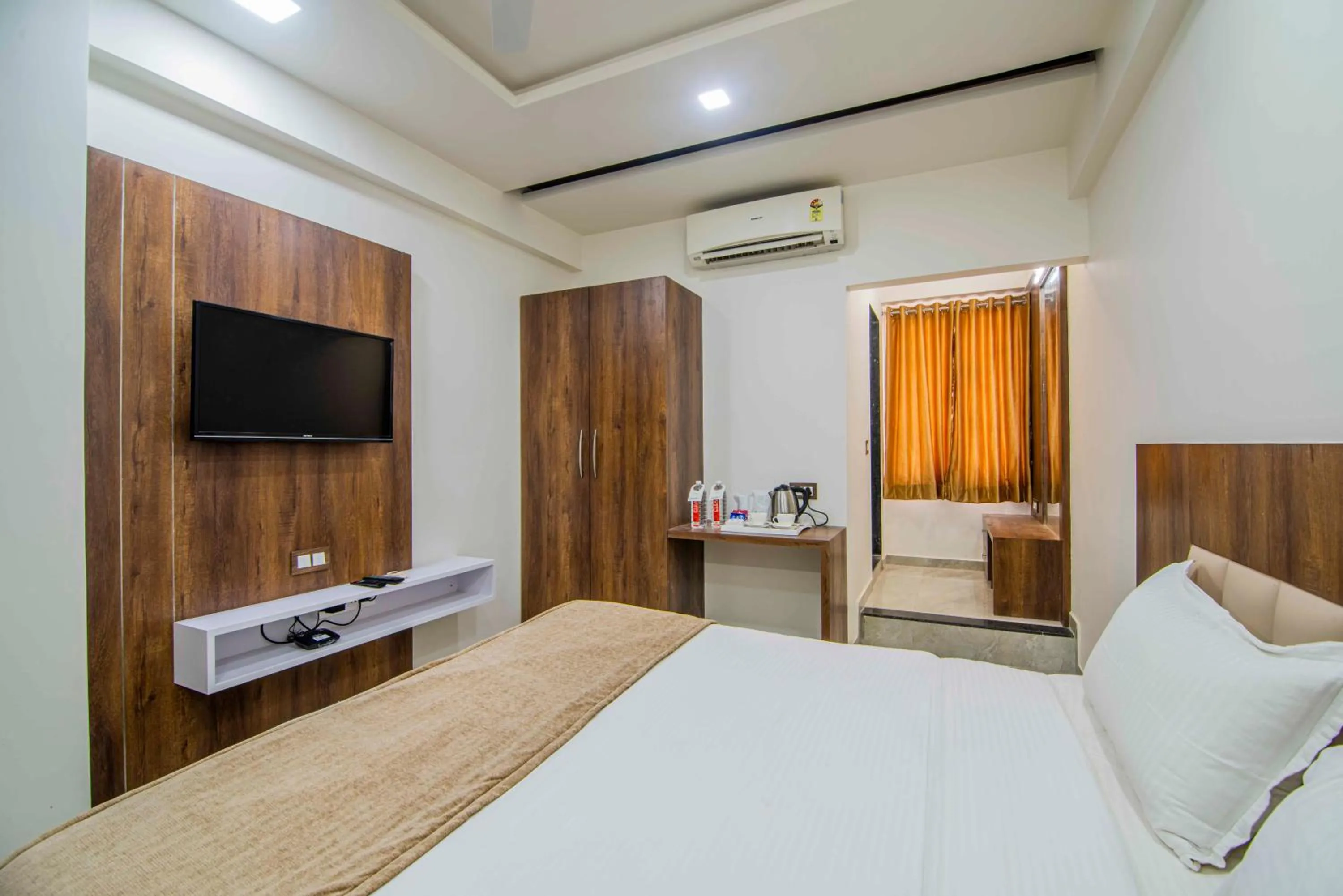 Photo of the whole room, Bed in Hotel City Inn