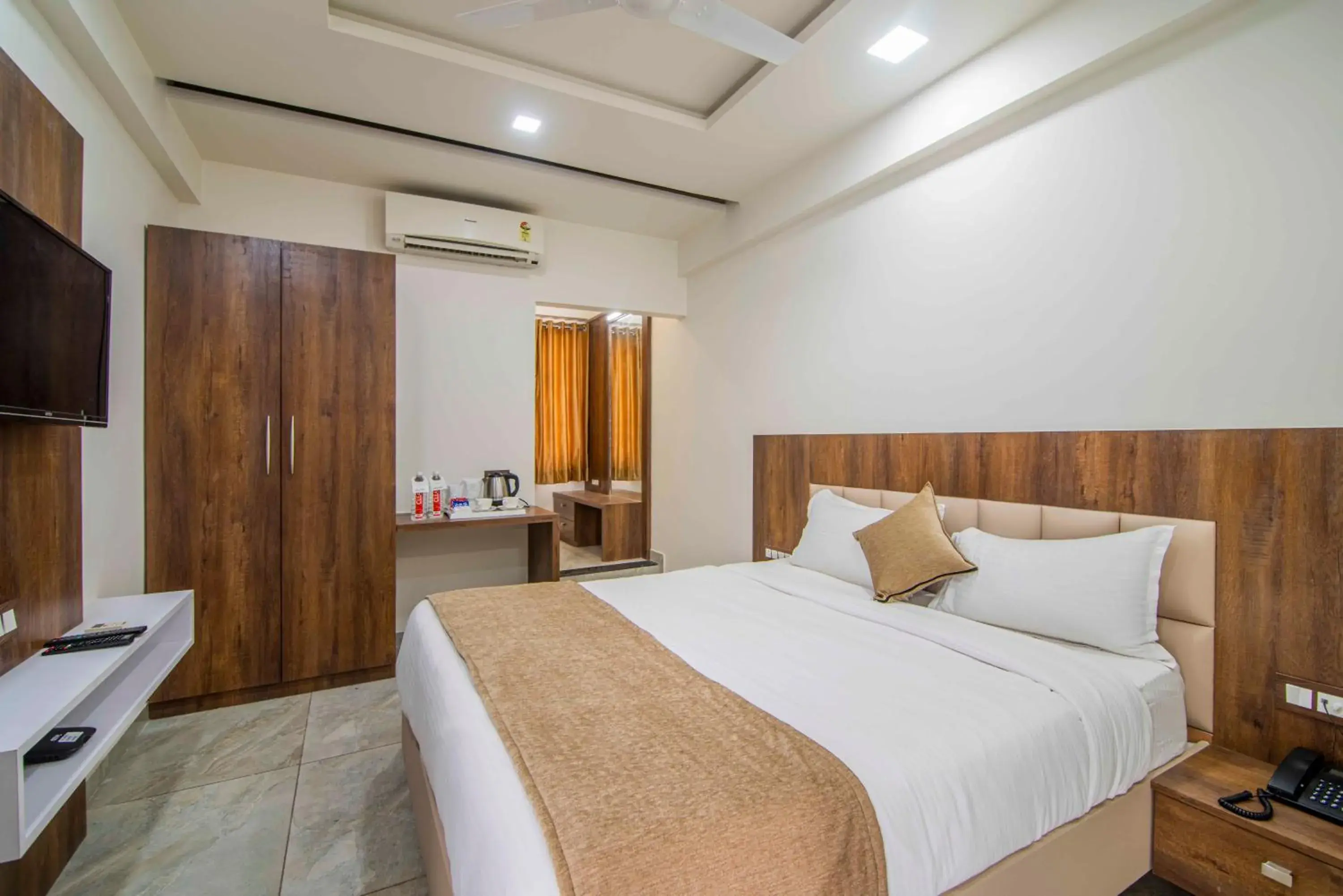 Budget Double Room in Hotel City Inn Budget Double Room in Hotel City Inn