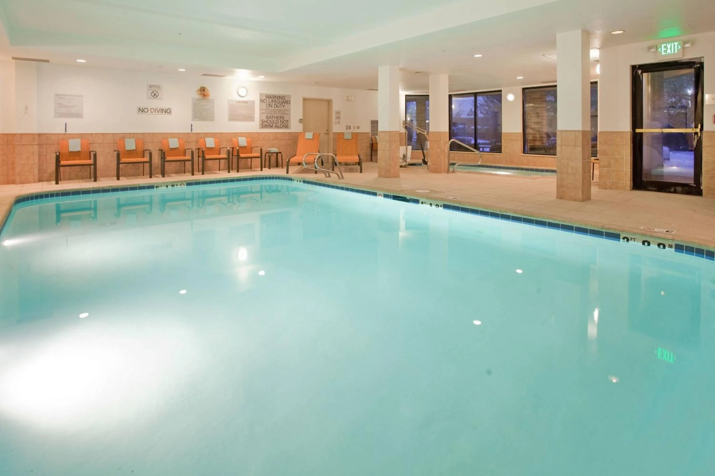 Swimming pool in Courtyard Salt Lake City Airport