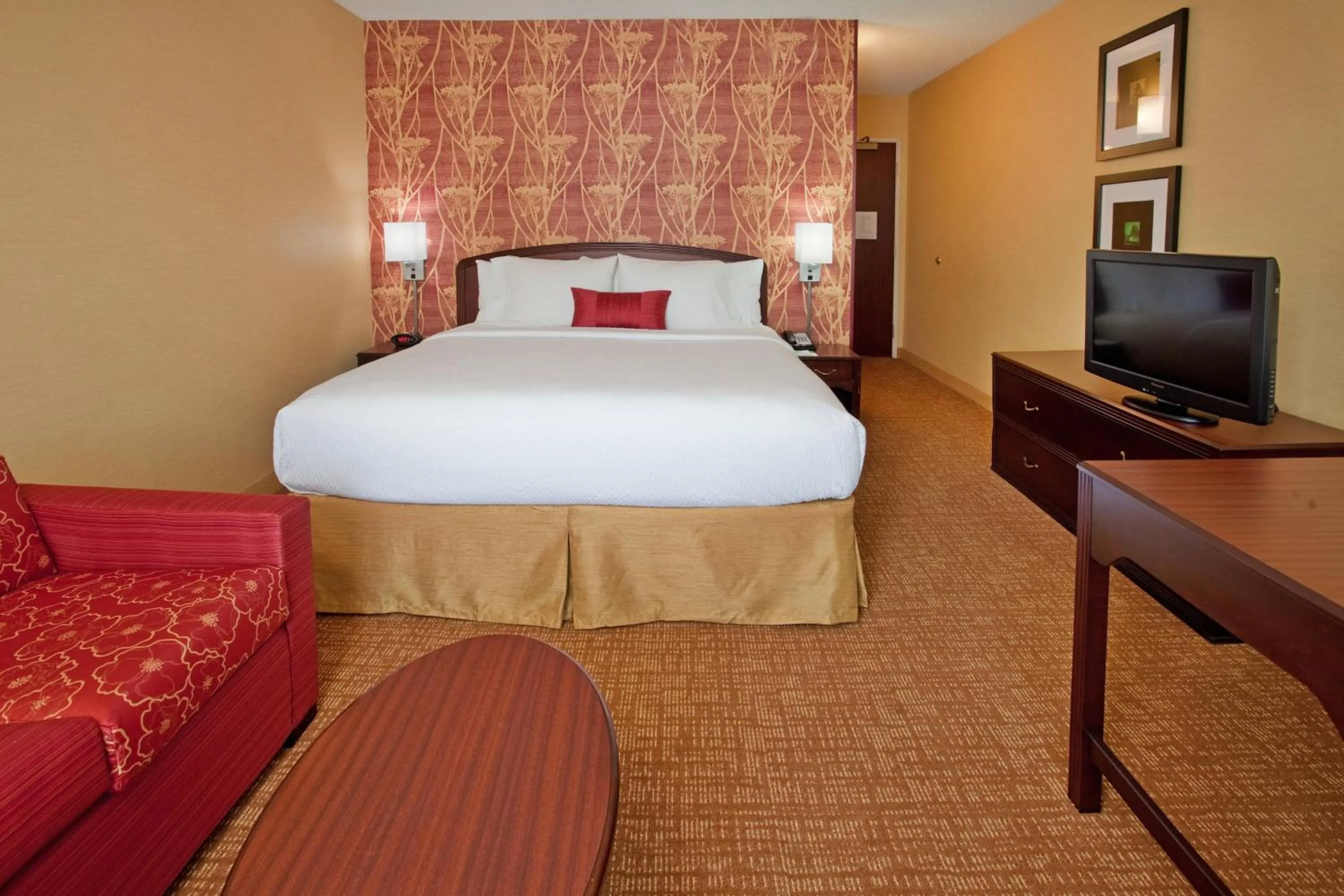 Photo of the whole room, Bed in Courtyard Salt Lake City Airport