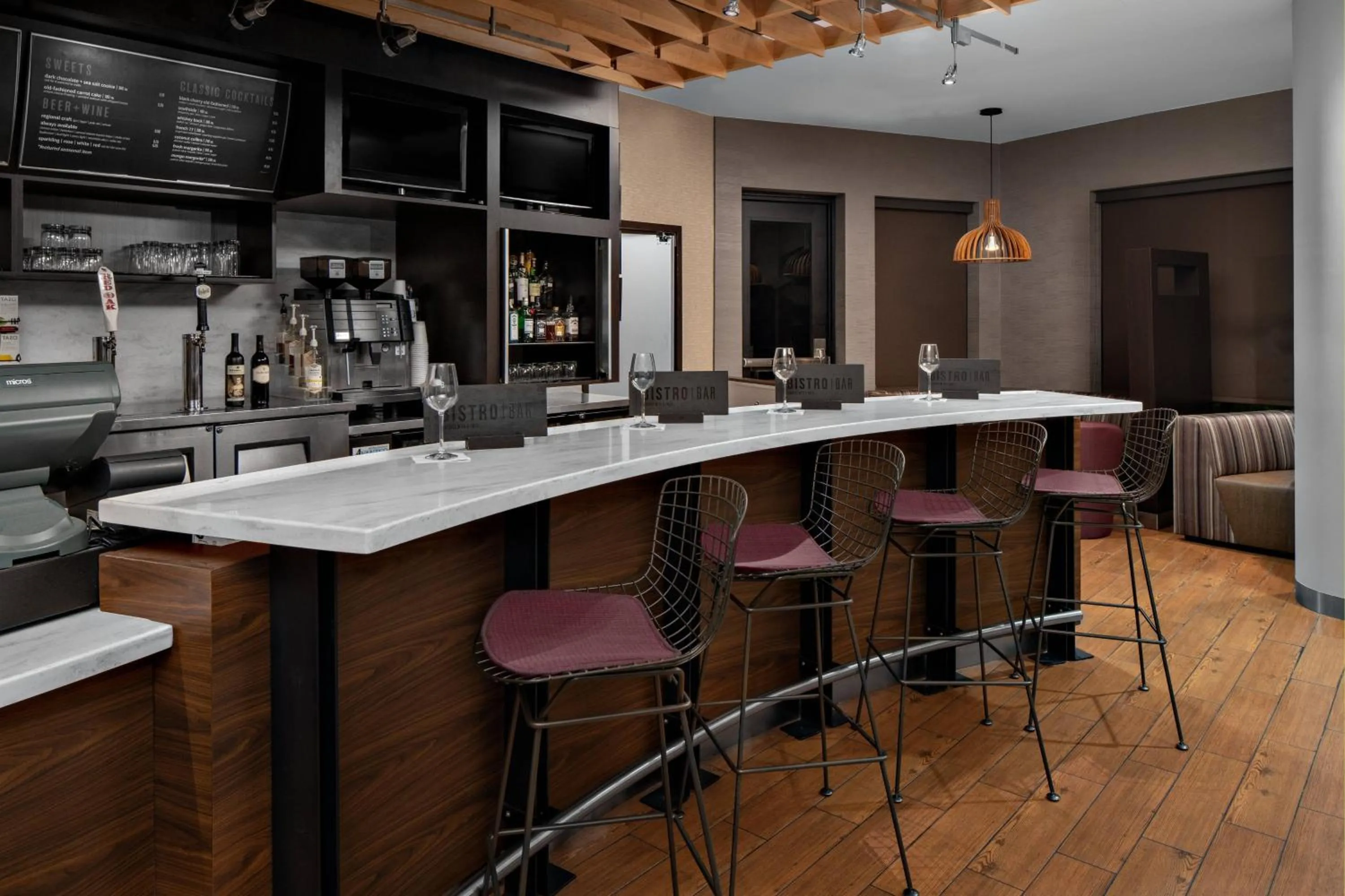 Lounge or bar in Courtyard by Marriott Raleigh North/Triangle Town Center